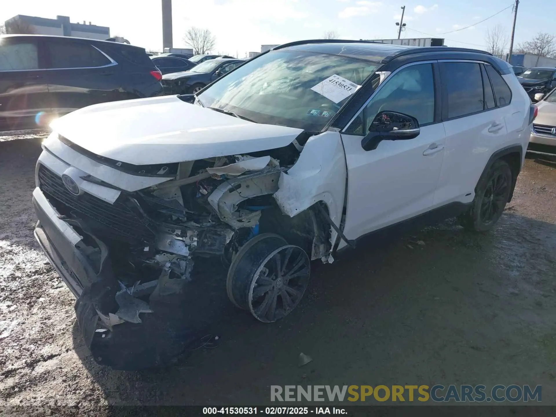 2 fotografías del automóvil dañado 2T3E6RFV4RW079127 TOYOTA RAV4 HYBRID 2024