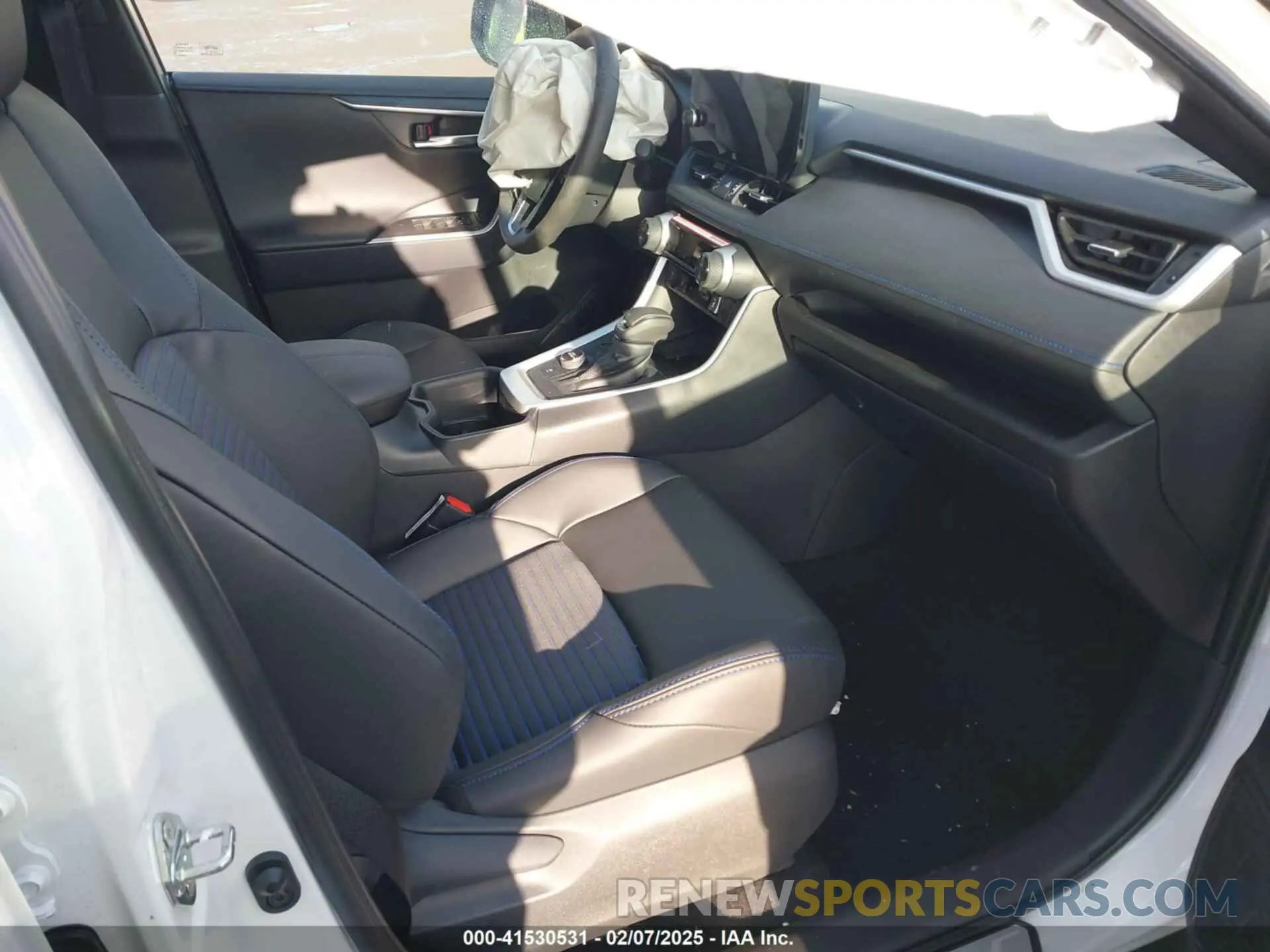 5 fotografías del automóvil dañado 2T3E6RFV4RW079127 TOYOTA RAV4 HYBRID 2024