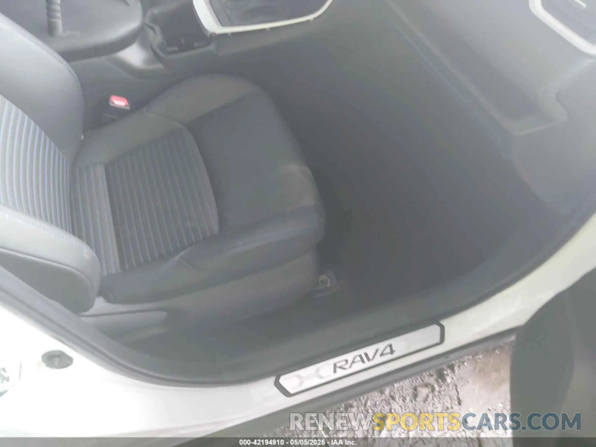 5 fotografías del automóvil dañado 2T3E6RFV7RW077162 TOYOTA RAV4 HYBRID 2024