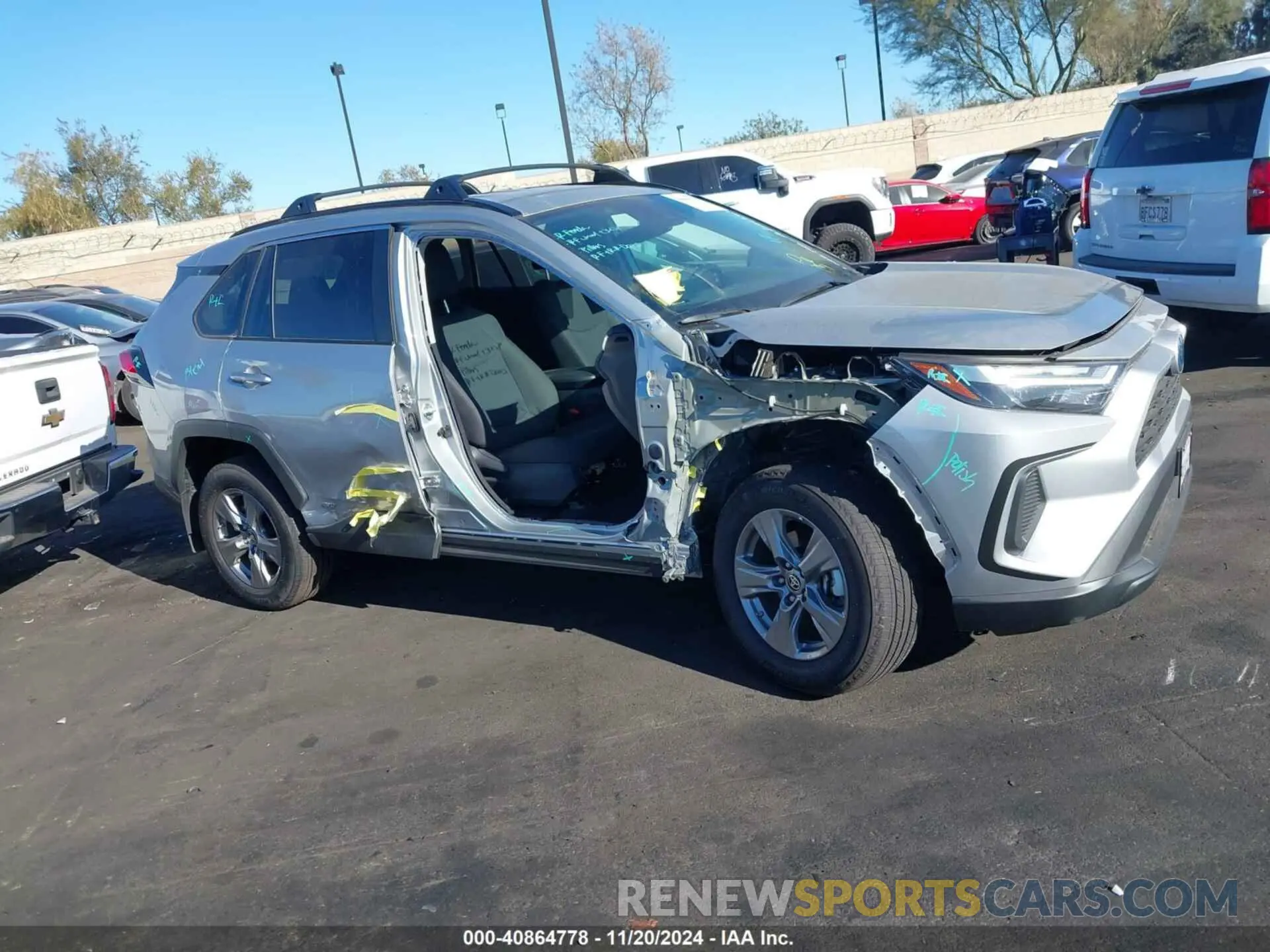 14 fotografías del automóvil dañado 2T3LWRFV0RW199515 TOYOTA RAV4 HYBRID 2024
