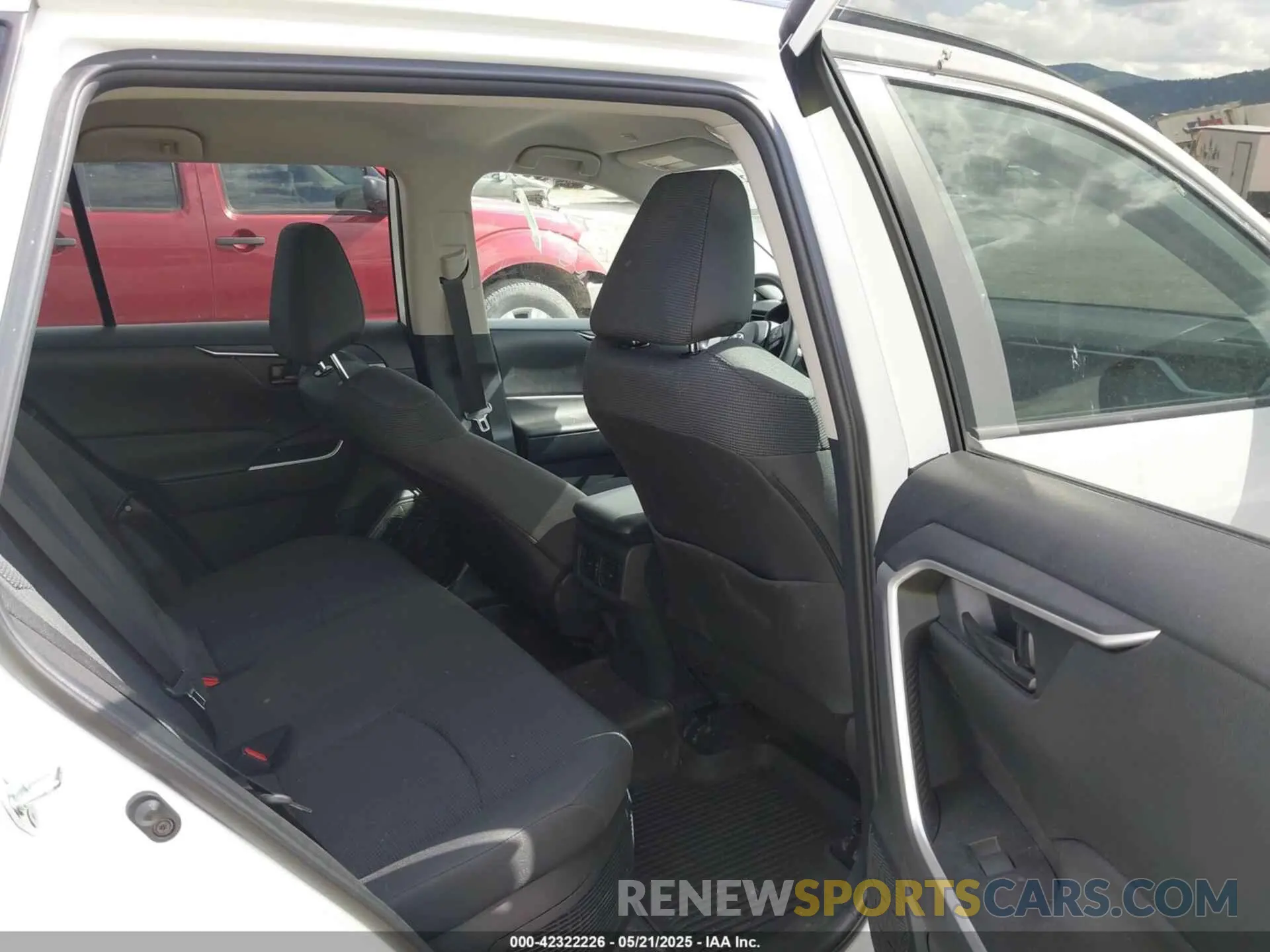 8 fotografías del automóvil dañado 2T3LWRFV7RW211398 TOYOTA RAV4 HYBRID 2024
