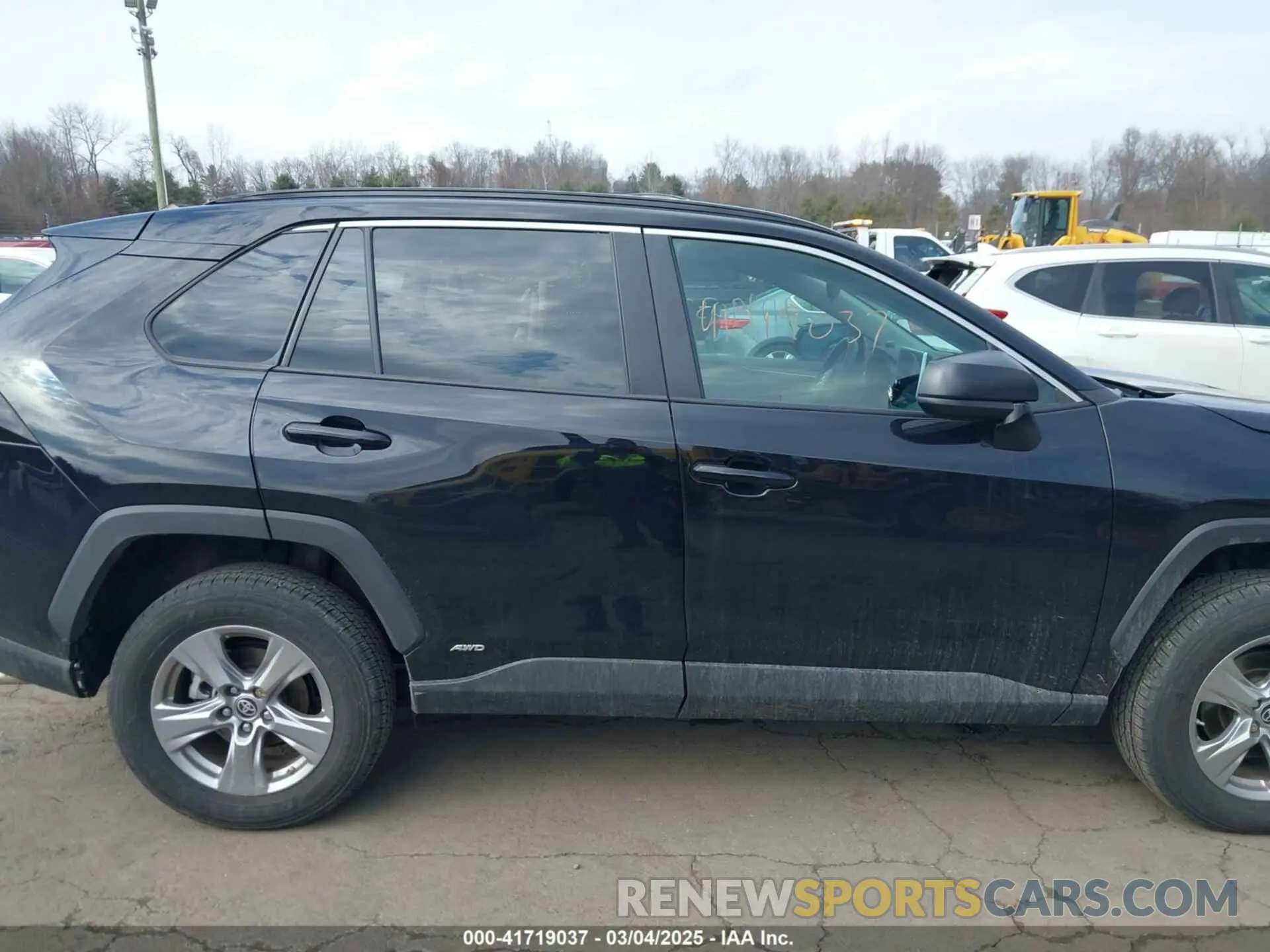 13 fotografías del automóvil dañado 2T3LWRFV9RW220409 TOYOTA RAV4 HYBRID 2024