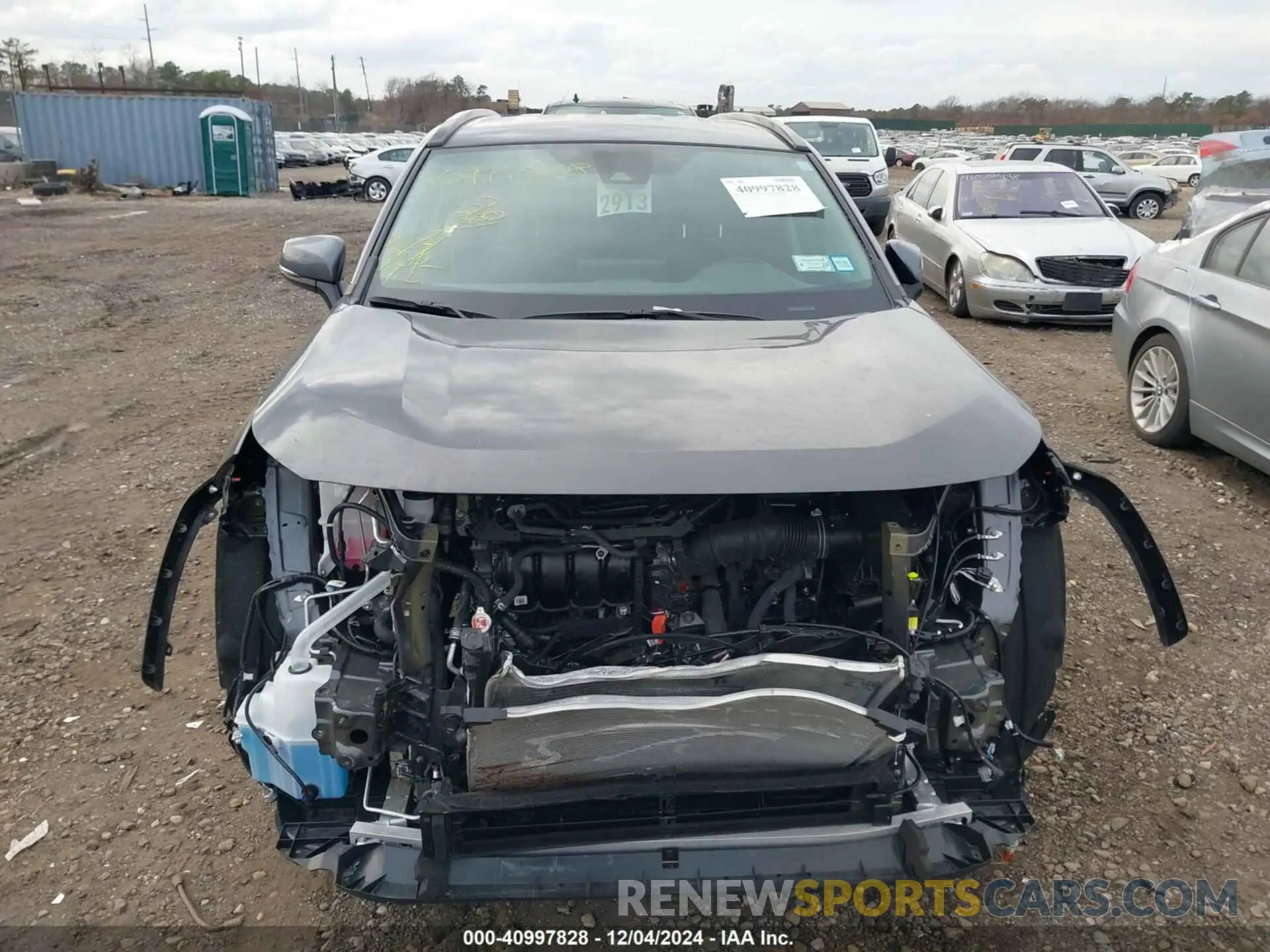 12 fotografías del automóvil dañado 2T3MWRFV0RW215409 TOYOTA RAV4 HYBRID 2024
