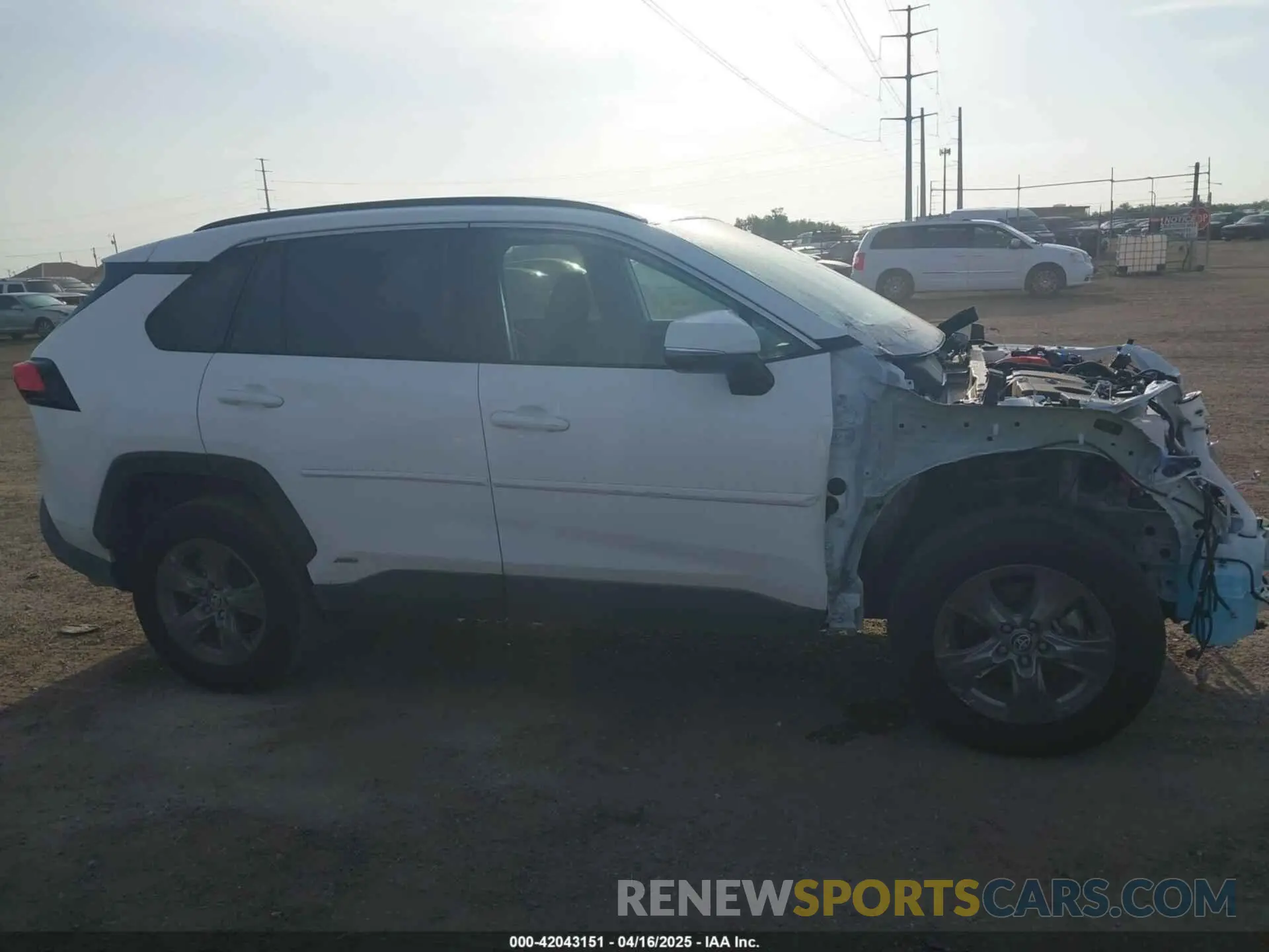 14 fotografías del automóvil dañado 2T3MWRFV3RW243740 TOYOTA RAV4 HYBRID 2024
