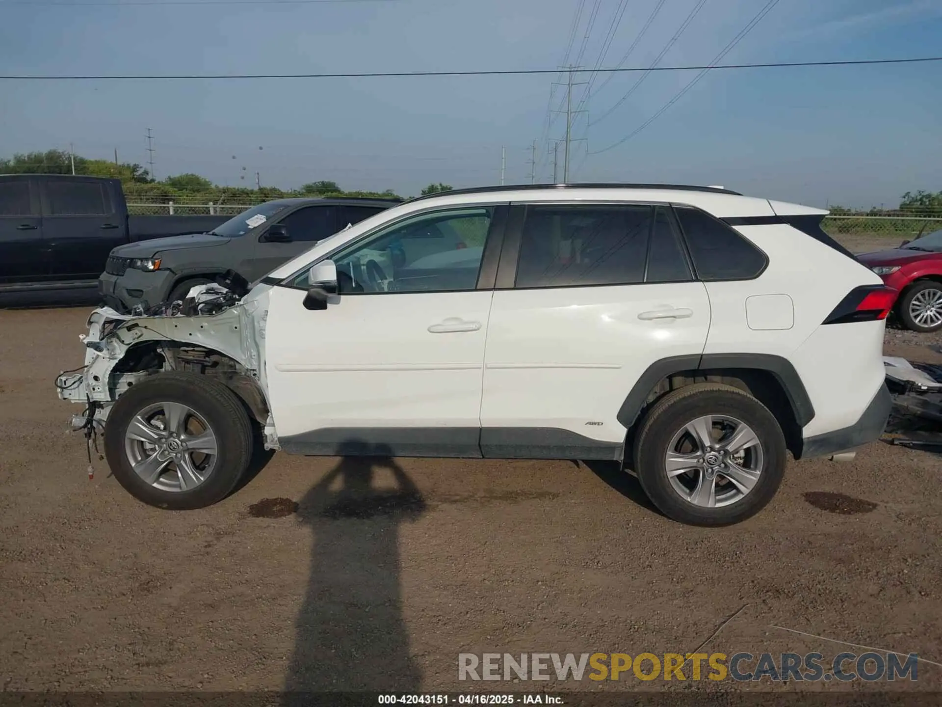 15 fotografías del automóvil dañado 2T3MWRFV3RW243740 TOYOTA RAV4 HYBRID 2024