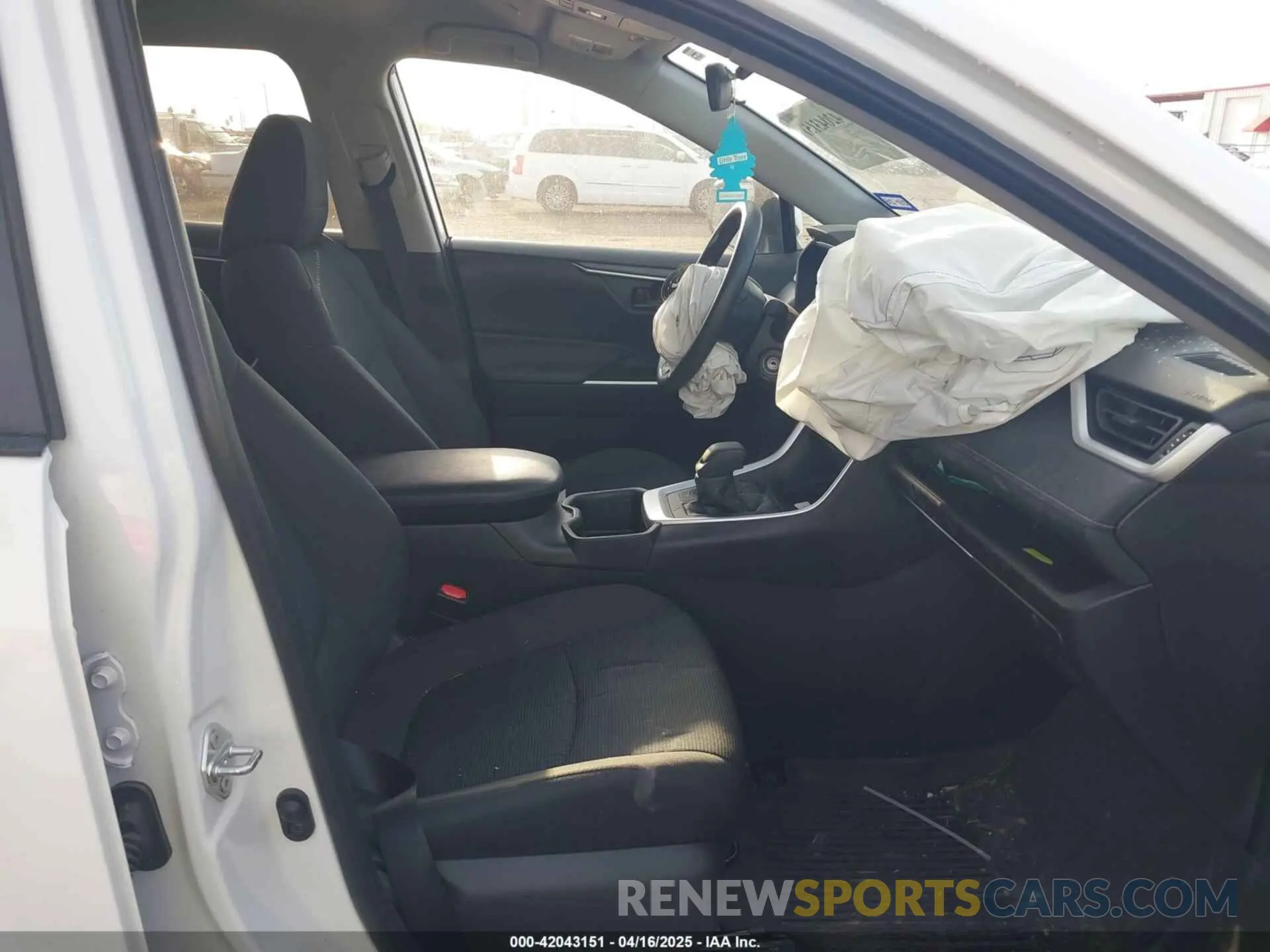 5 fotografías del automóvil dañado 2T3MWRFV3RW243740 TOYOTA RAV4 HYBRID 2024