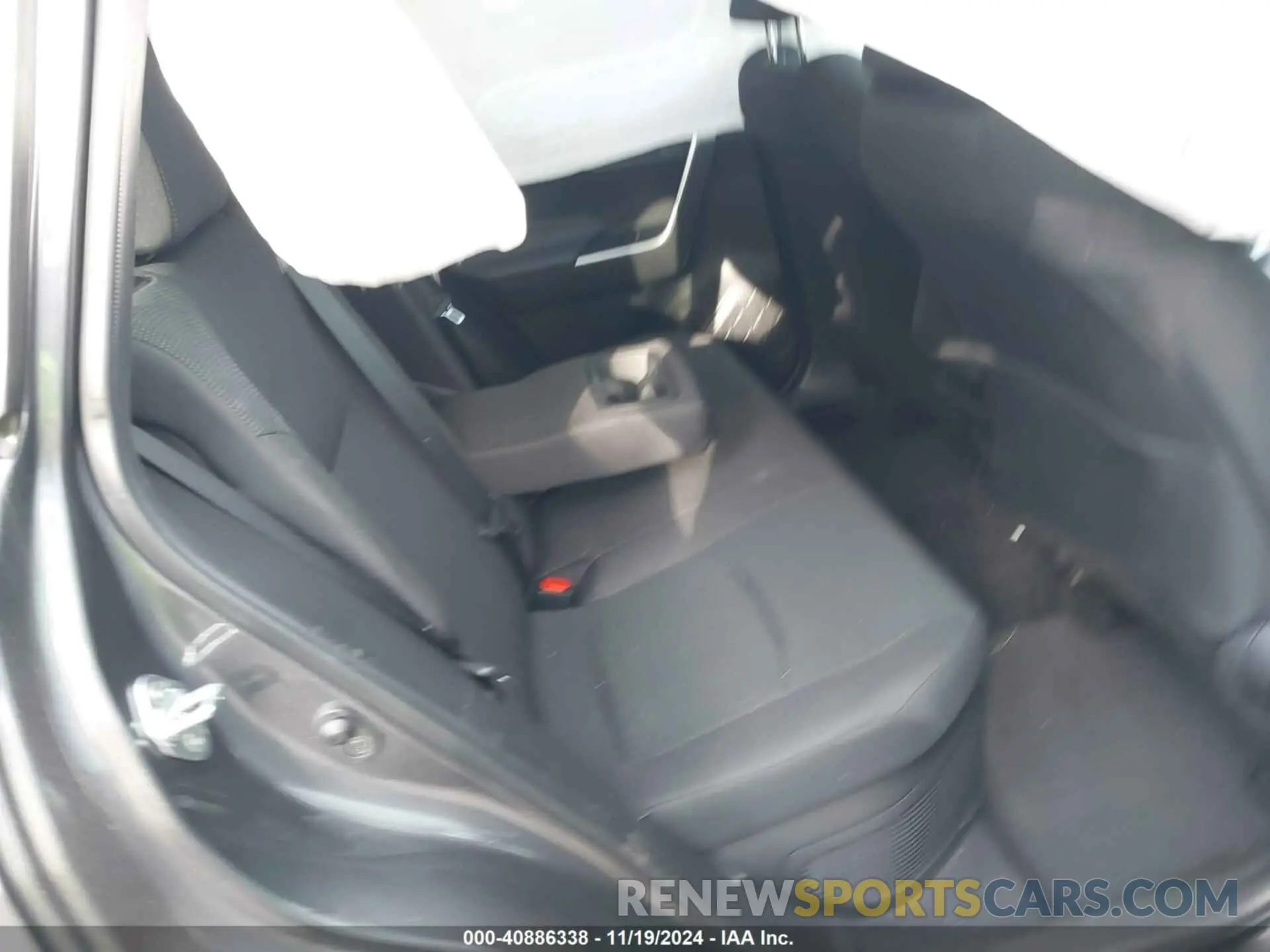 8 fotografías del automóvil dañado 2T3MWRFV8RW211883 TOYOTA RAV4 HYBRID 2024