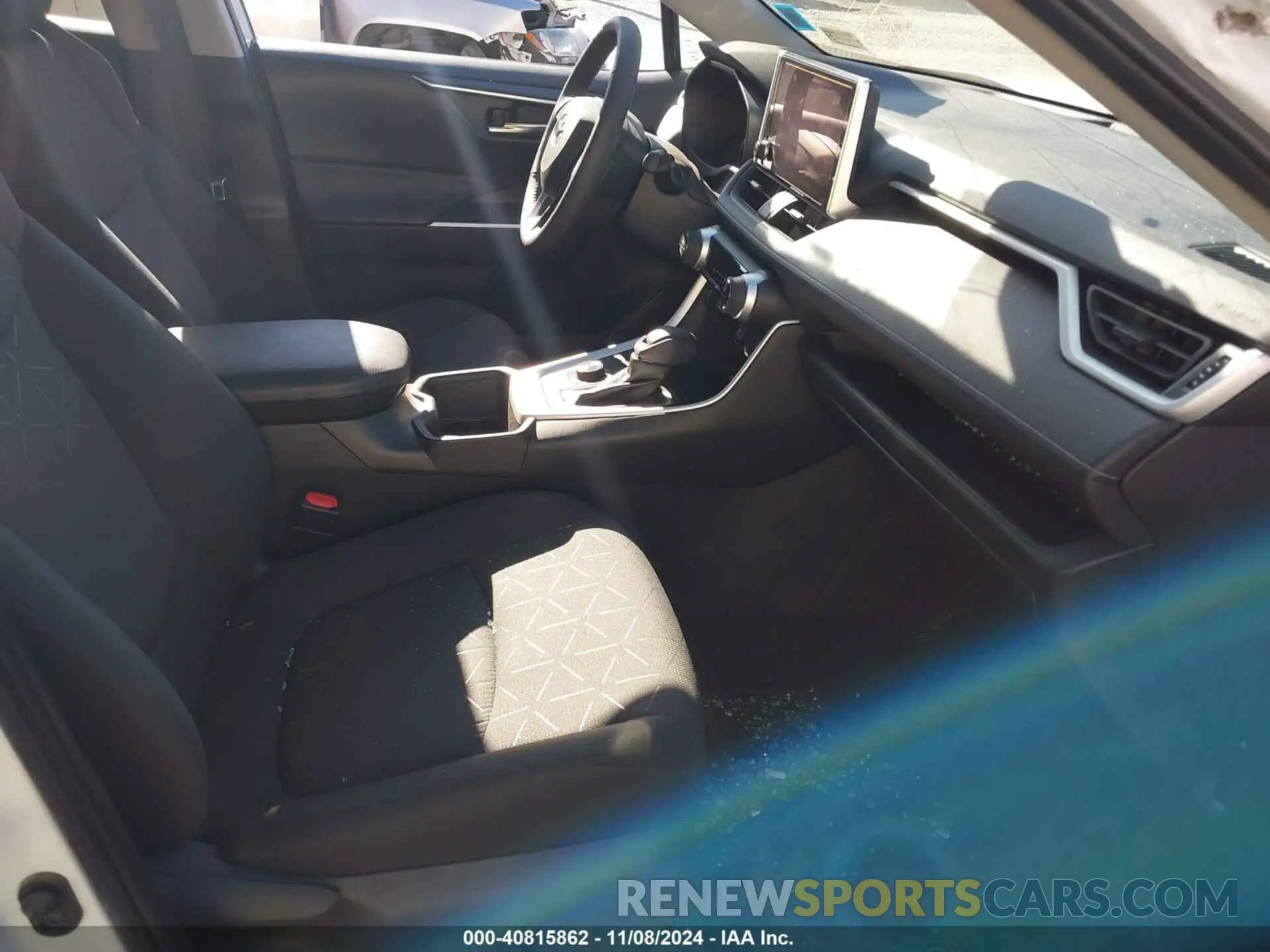 5 fotografías del automóvil dañado 2T3RWRFV0RW207056 TOYOTA RAV4 HYBRID 2024