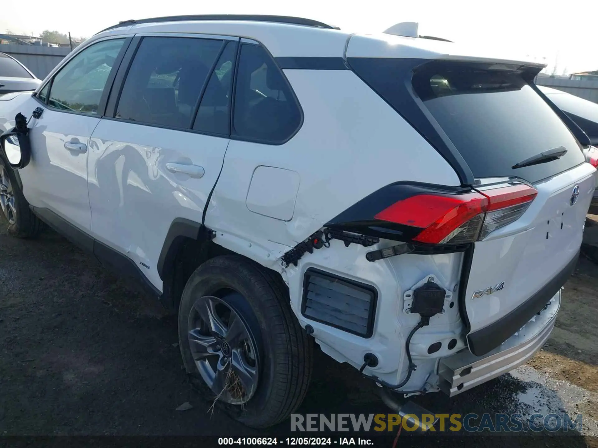 13 fotografías del automóvil dañado 2T3RWRFV0RW207235 TOYOTA RAV4 HYBRID 2024