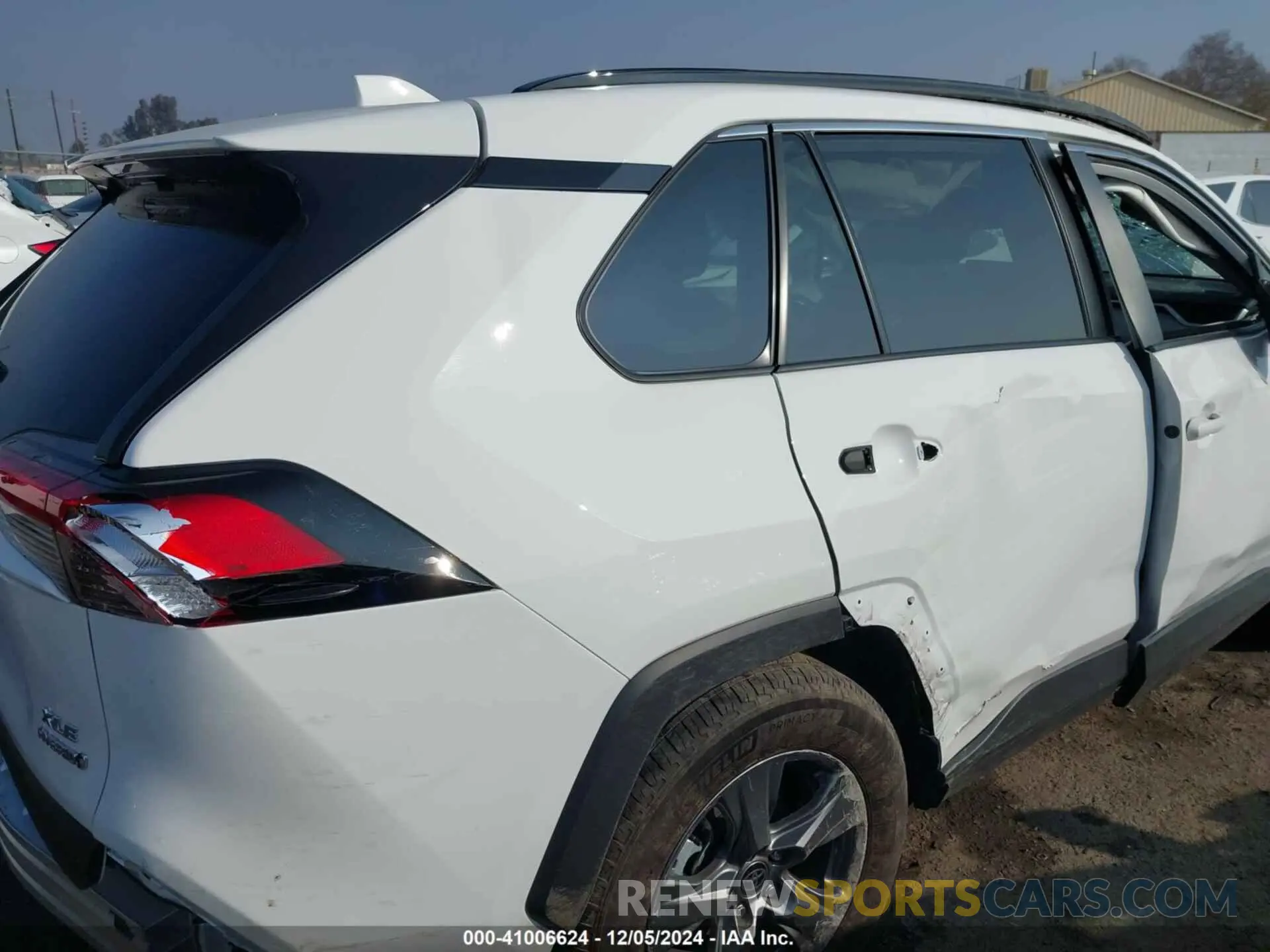 15 fotografías del automóvil dañado 2T3RWRFV0RW207235 TOYOTA RAV4 HYBRID 2024