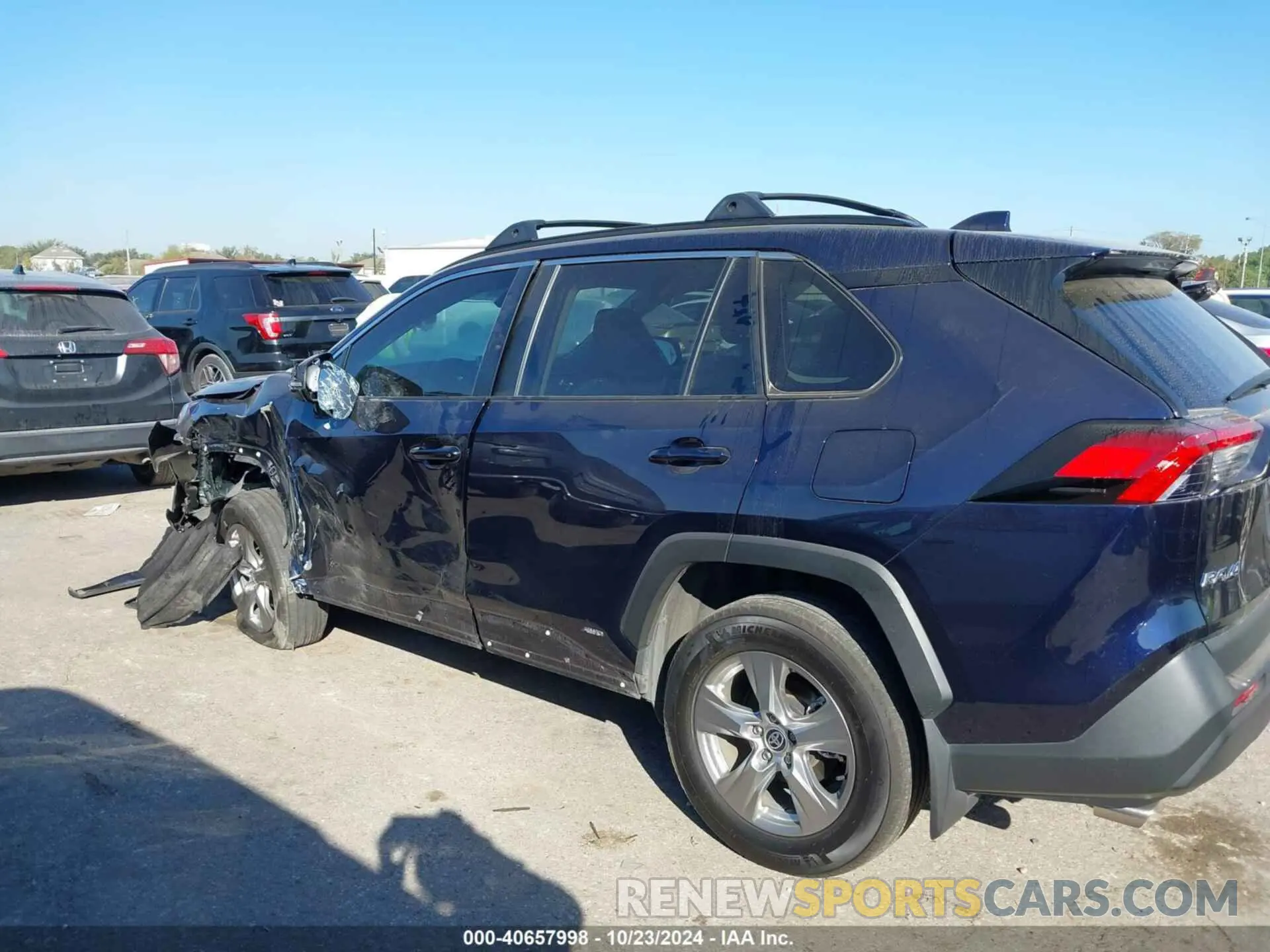 13 fotografías del automóvil dañado 2T3RWRFV1RW210158 TOYOTA RAV4 HYBRID 2024