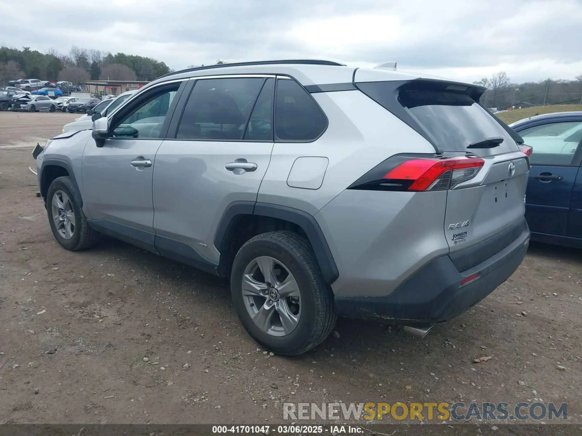 3 fotografías del automóvil dañado 2T3RWRFV2RW232802 TOYOTA RAV4 HYBRID 2024