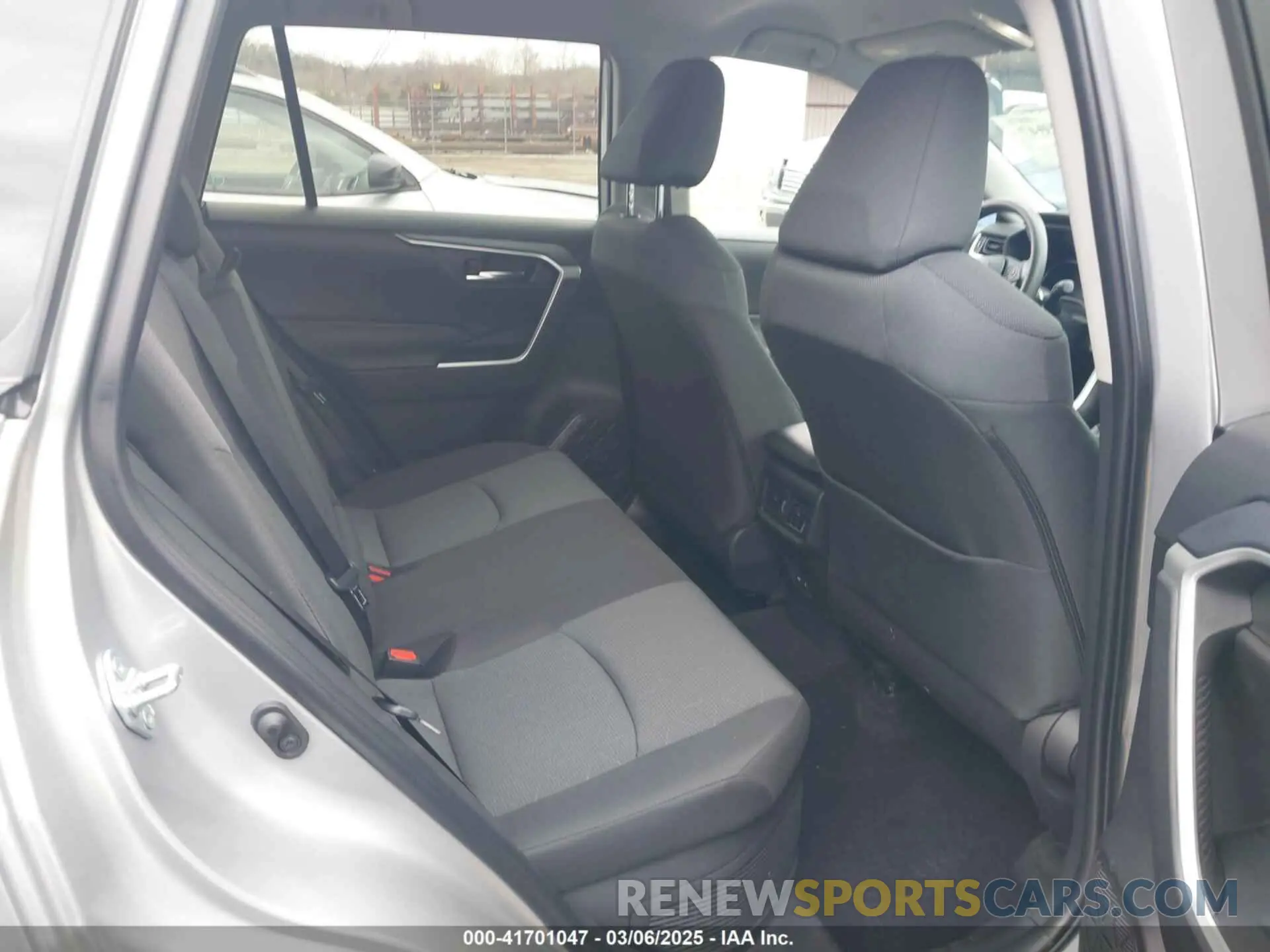 8 fotografías del automóvil dañado 2T3RWRFV2RW232802 TOYOTA RAV4 HYBRID 2024