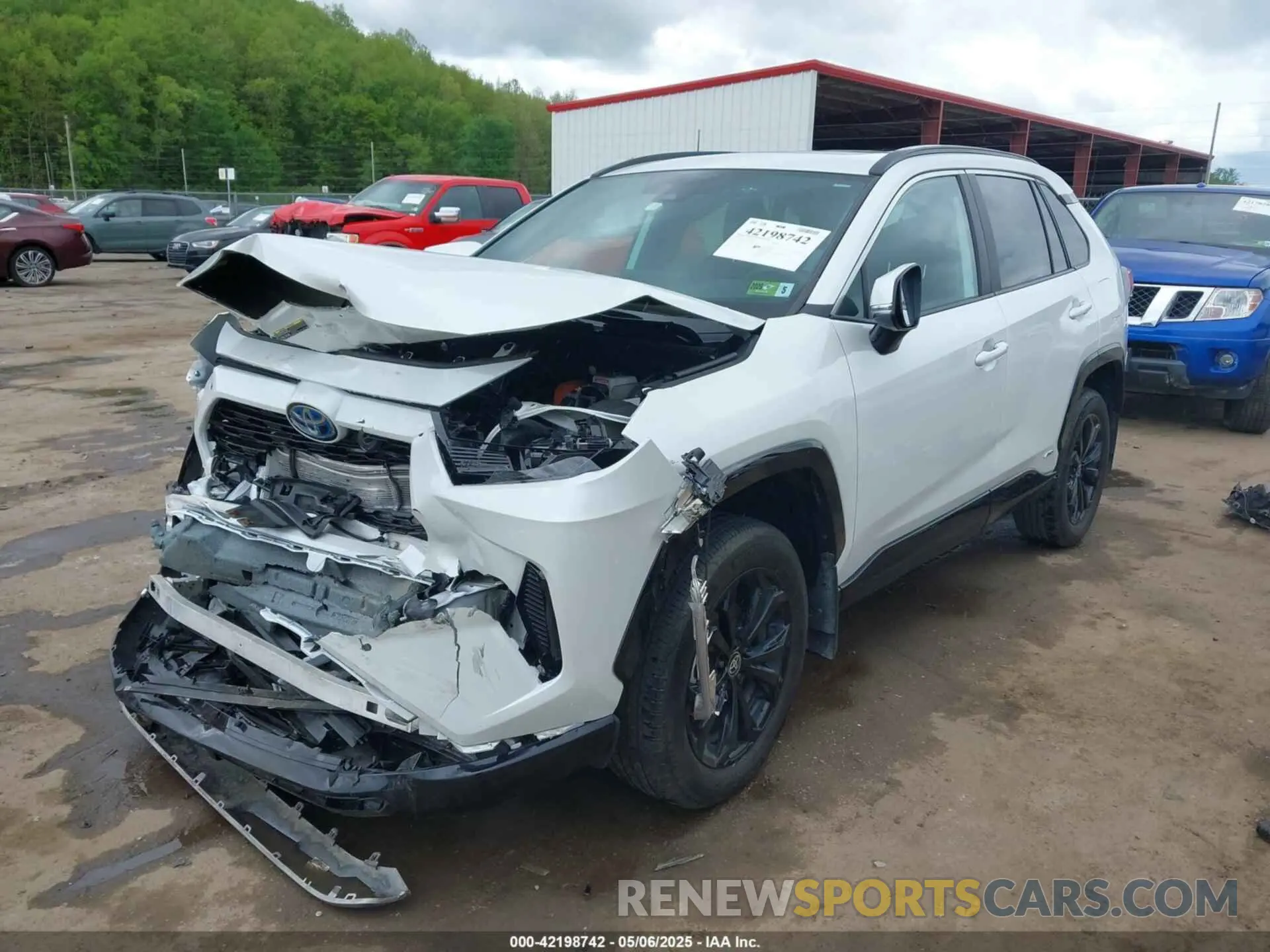 2 fotografías del automóvil dañado 2T3T6RFV3RW066117 TOYOTA RAV4 HYBRID 2024