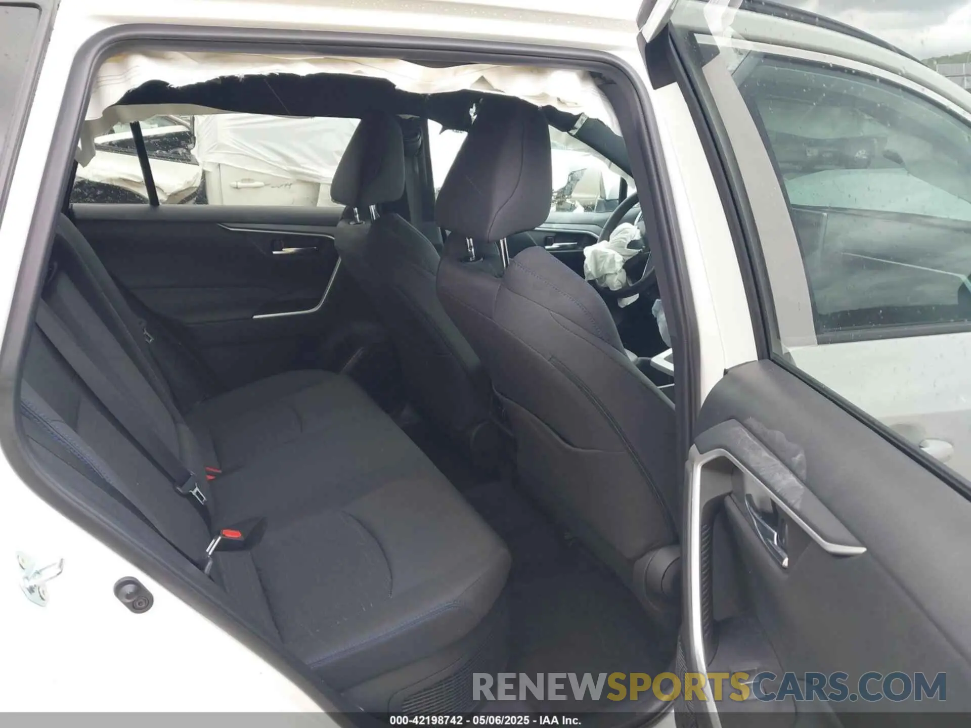 8 fotografías del automóvil dañado 2T3T6RFV3RW066117 TOYOTA RAV4 HYBRID 2024