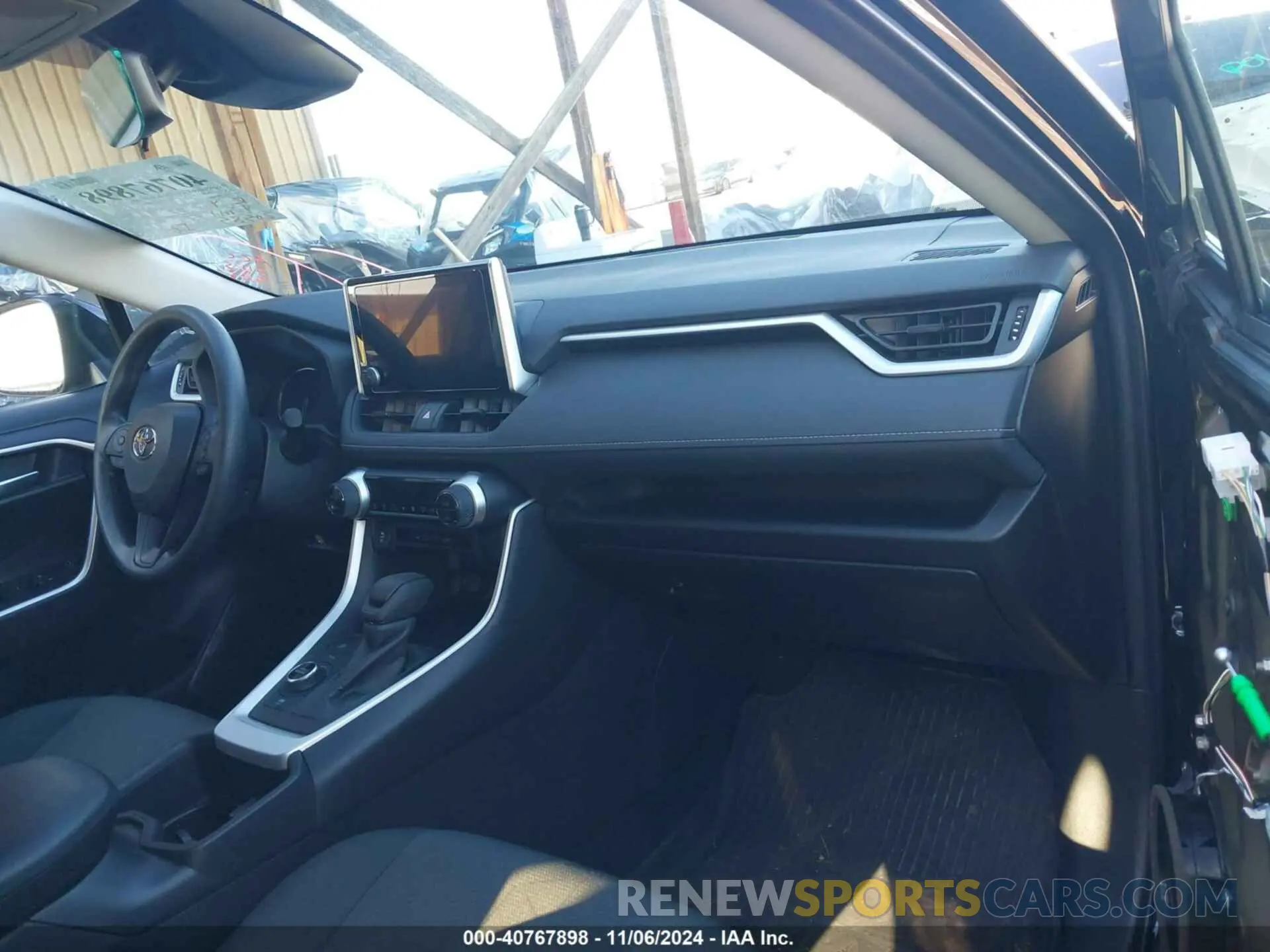 5 fotografías del automóvil dañado 2T3UWRFV8RW195748 TOYOTA RAV4 HYBRID 2024