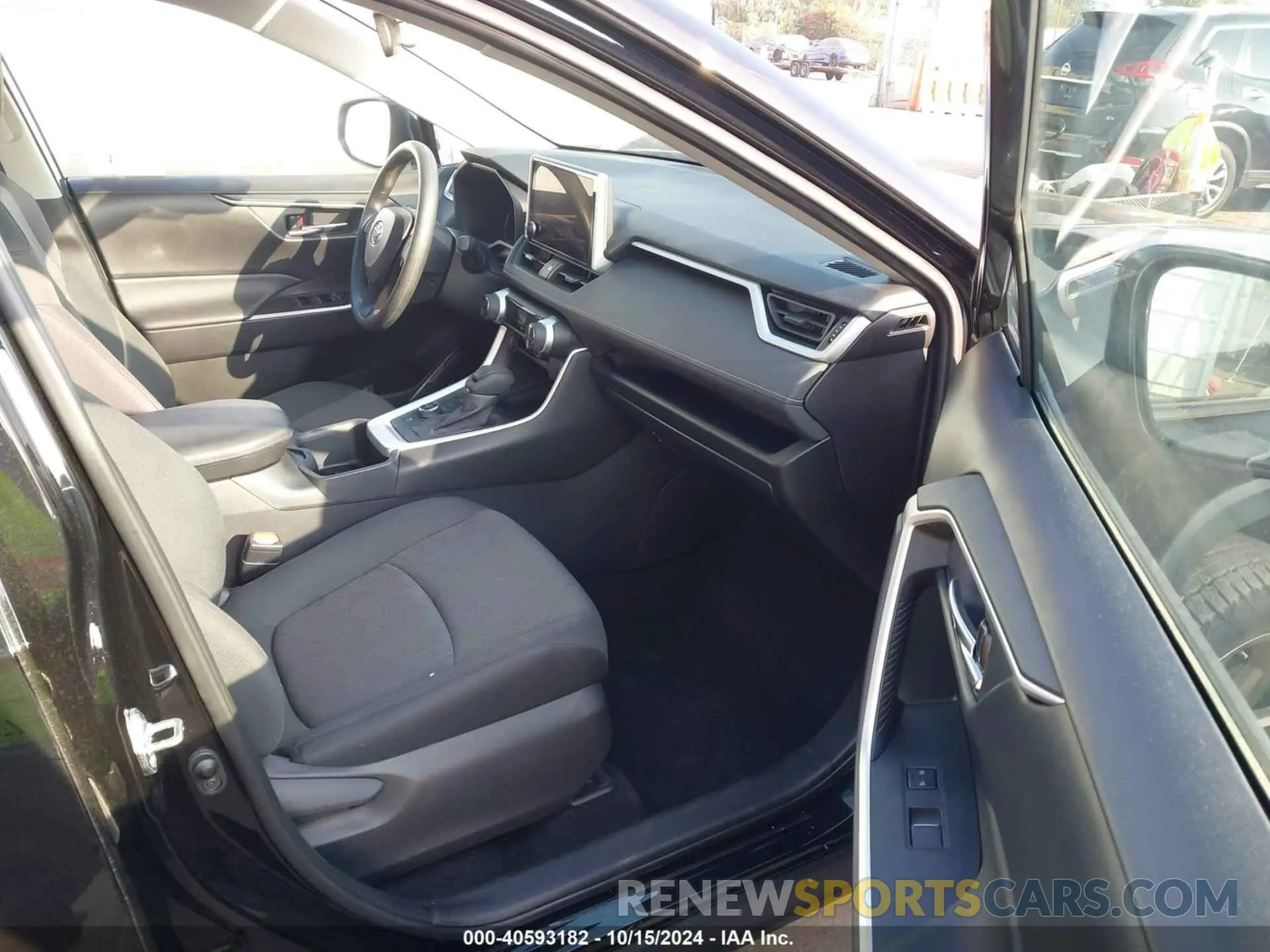5 fotografías del automóvil dañado 2T3UWRFV8RW204576 TOYOTA RAV4 HYBRID 2024