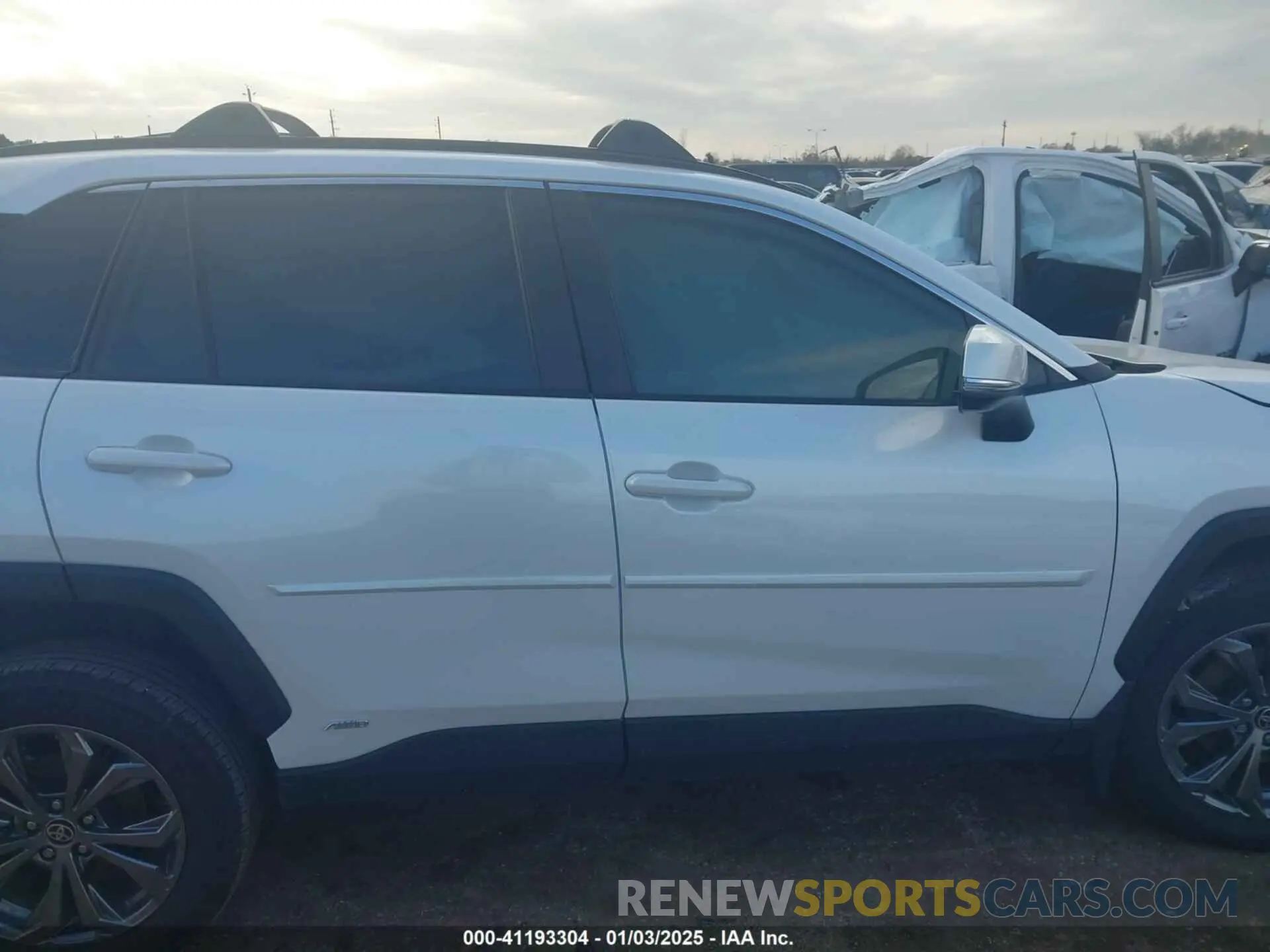 14 fotografías del automóvil dañado 4T3B6RFV1RU163120 TOYOTA RAV4 HYBRID 2024