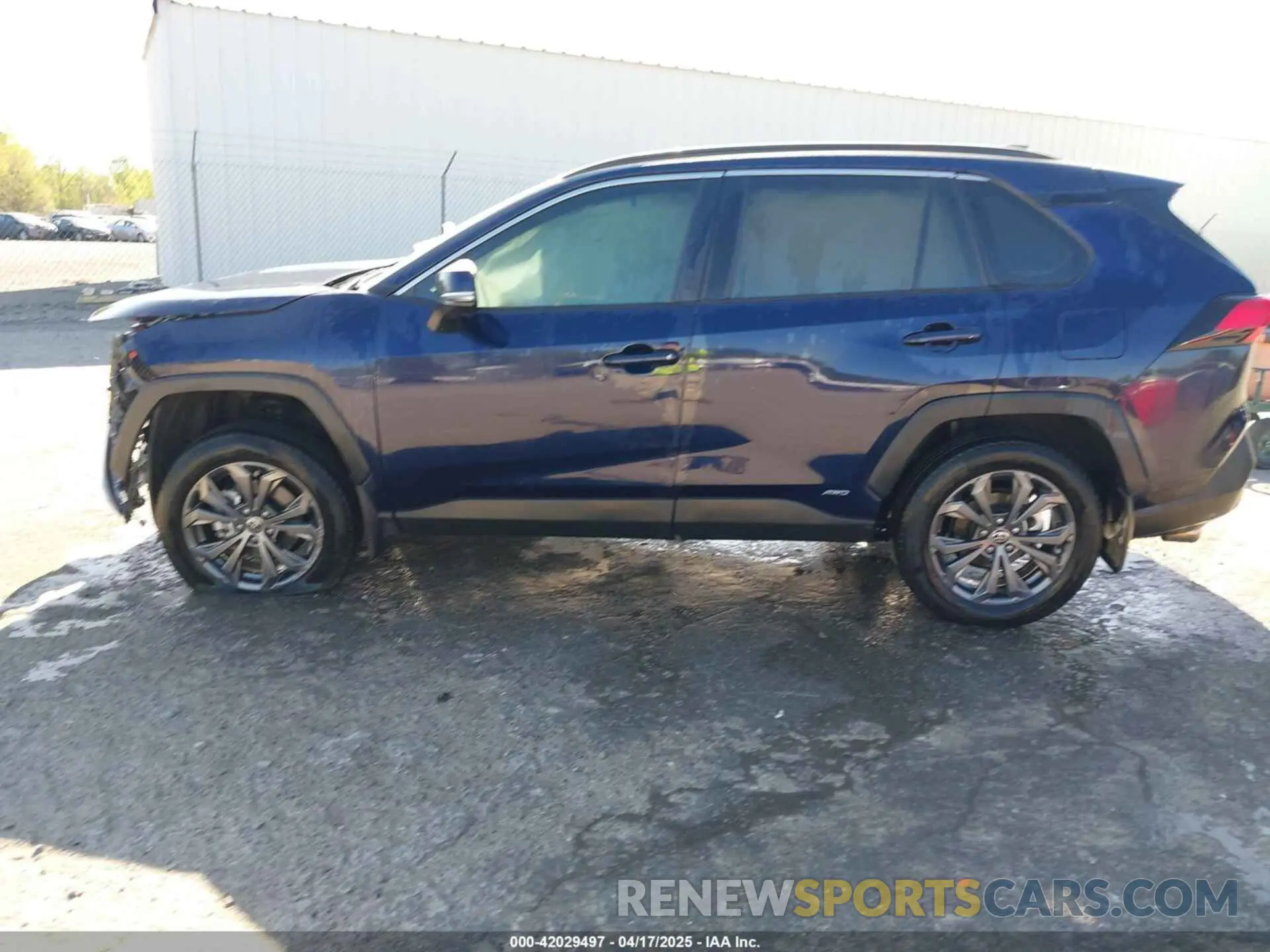 14 fotografías del automóvil dañado 4T3B6RFV5RU146160 TOYOTA RAV4 HYBRID 2024