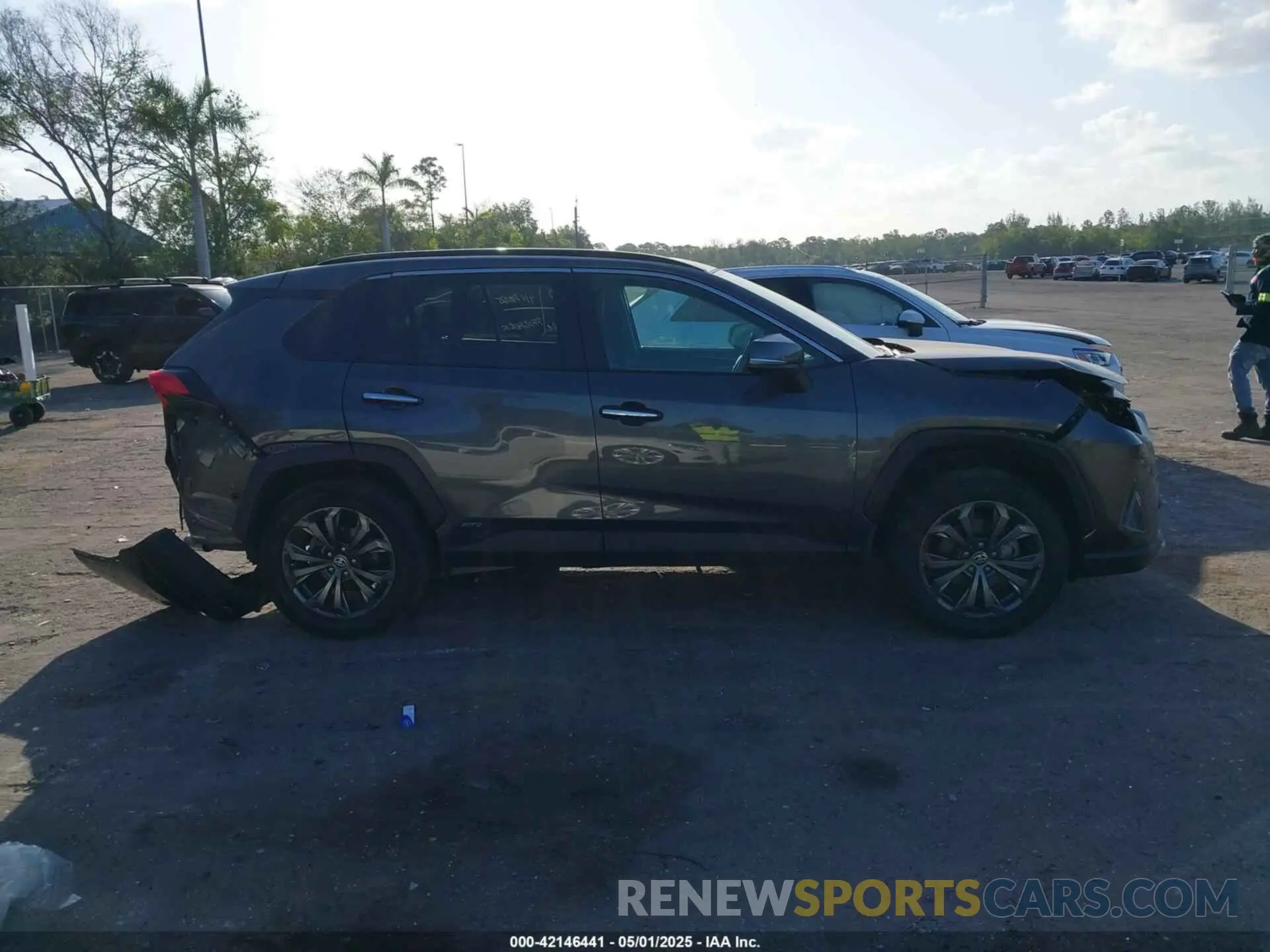 13 fotografías del automóvil dañado 4T3D6RFV2RU140731 TOYOTA RAV4 HYBRID 2024