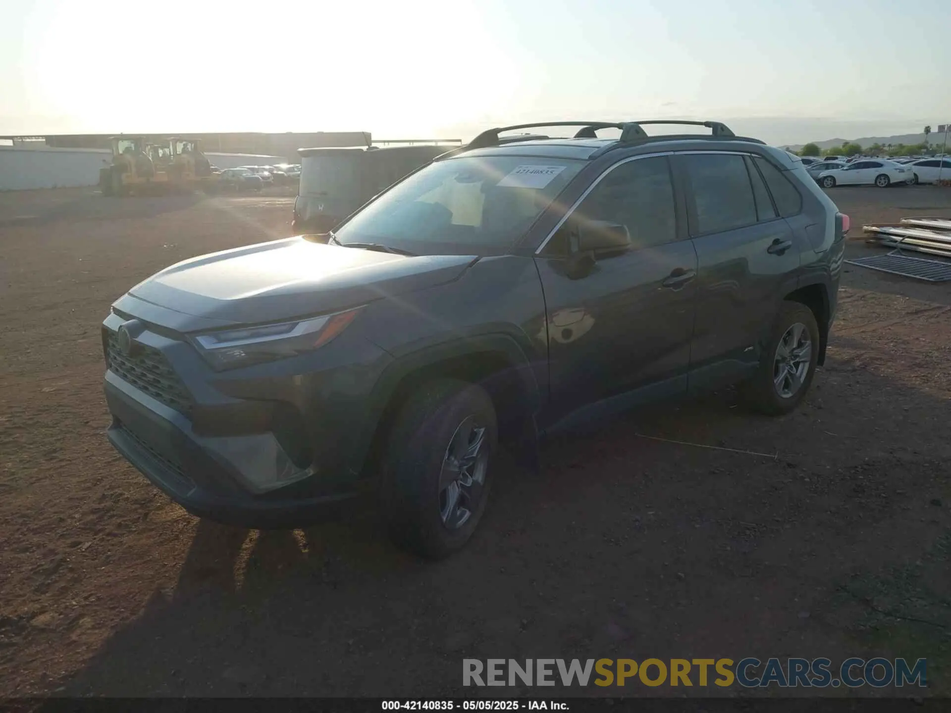 2 fotografías del automóvil dañado 4T3LWRFV2RU117235 TOYOTA RAV4 HYBRID 2024