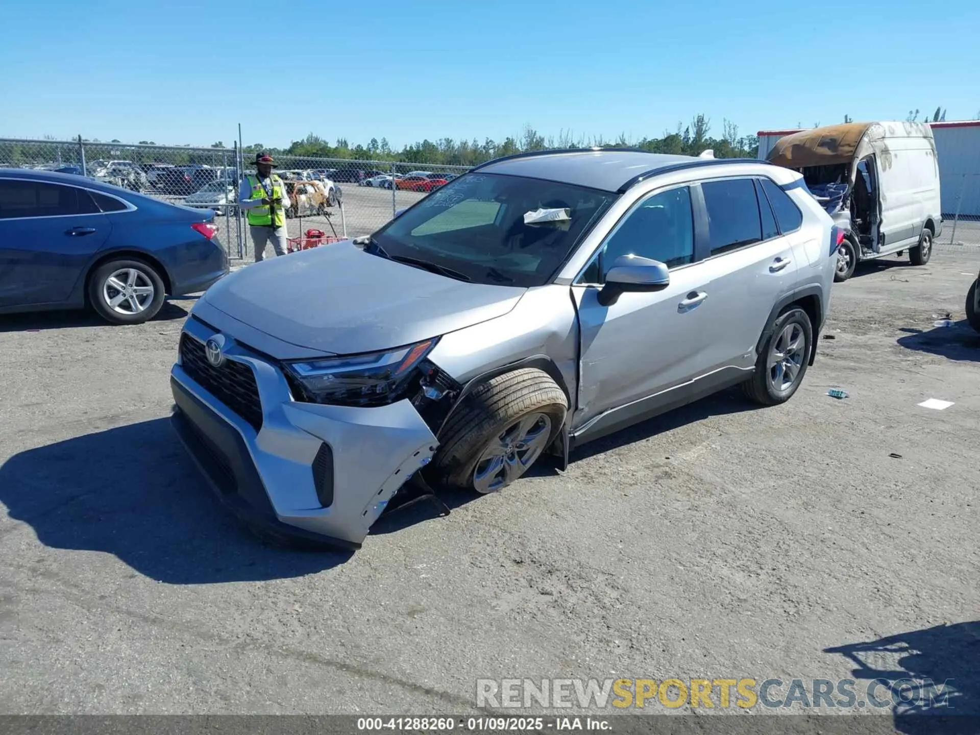 2 fotografías del automóvil dañado 4T3MWRFV5RU119663 TOYOTA RAV4 HYBRID 2024