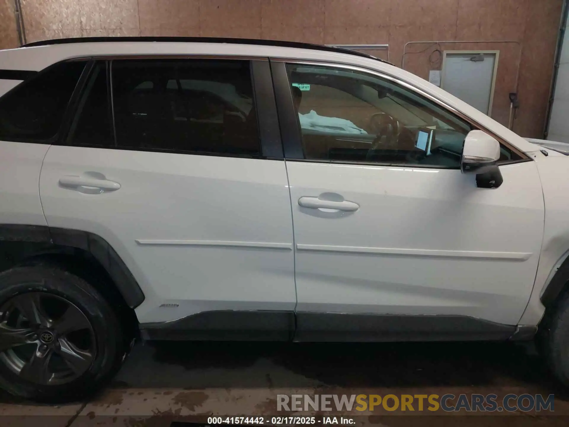 13 fotografías del automóvil dañado 4T3MWRFV8RU133105 TOYOTA RAV4 HYBRID 2024