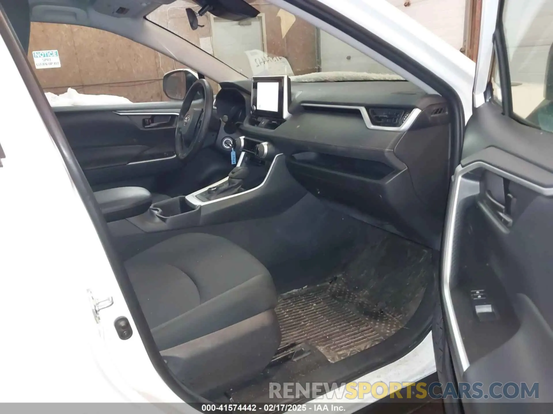 5 fotografías del automóvil dañado 4T3MWRFV8RU133105 TOYOTA RAV4 HYBRID 2024