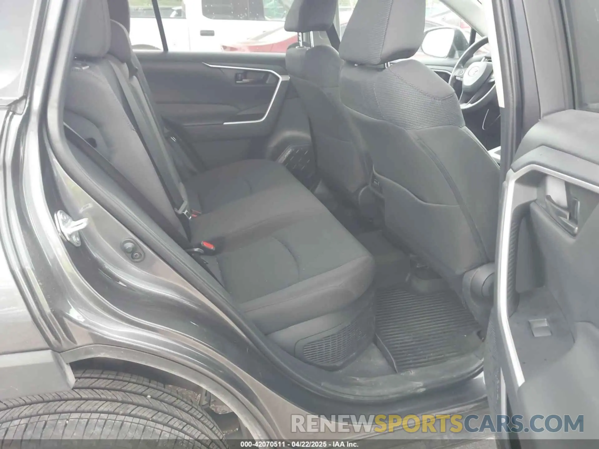 8 fotografías del automóvil dañado 4T3MWRFV9RU156795 TOYOTA RAV4 HYBRID 2024