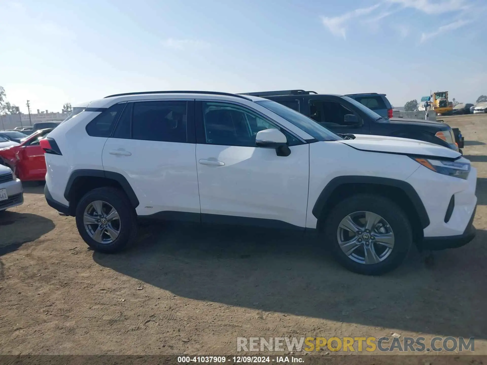 13 fotografías del automóvil dañado 4T3MWRFVXRU132201 TOYOTA RAV4 HYBRID 2024