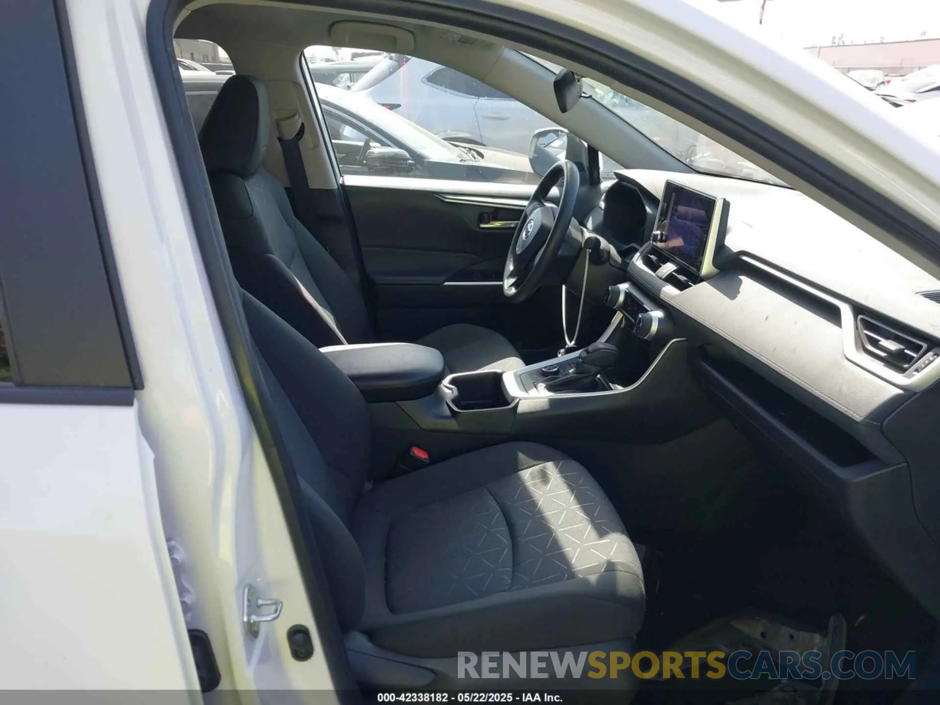 14 fotografías del automóvil dañado 4T3RWRFV6RU145047 TOYOTA RAV4 HYBRID 2024