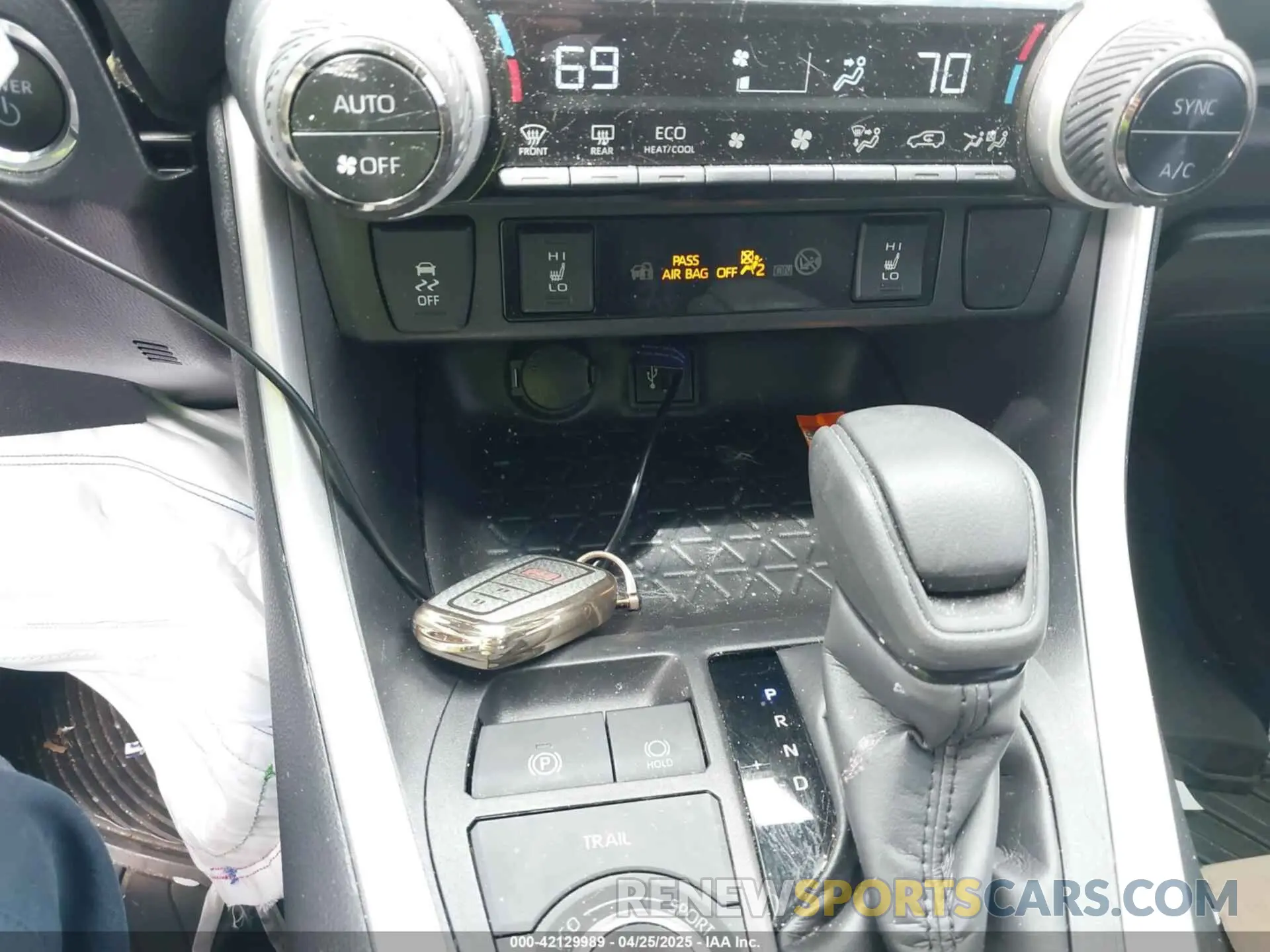 11 fotografías del automóvil dañado 4T3RWRFV8RU130923 TOYOTA RAV4 HYBRID 2024
