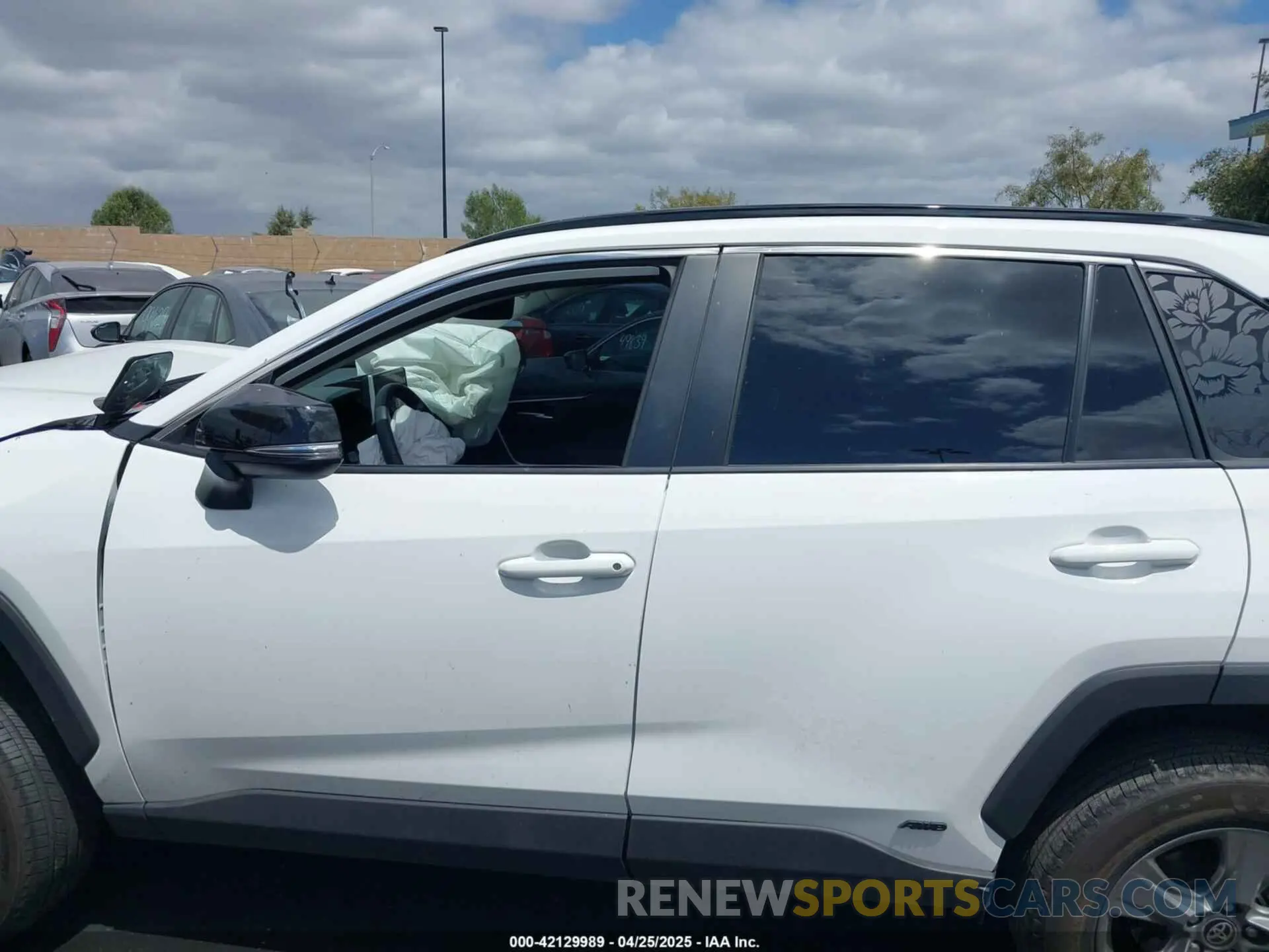 14 fotografías del automóvil dañado 4T3RWRFV8RU130923 TOYOTA RAV4 HYBRID 2024