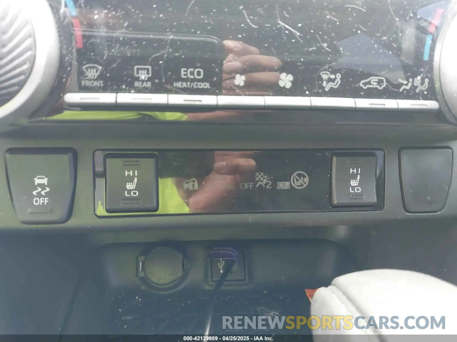 17 fotografías del automóvil dañado 4T3RWRFV8RU130923 TOYOTA RAV4 HYBRID 2024