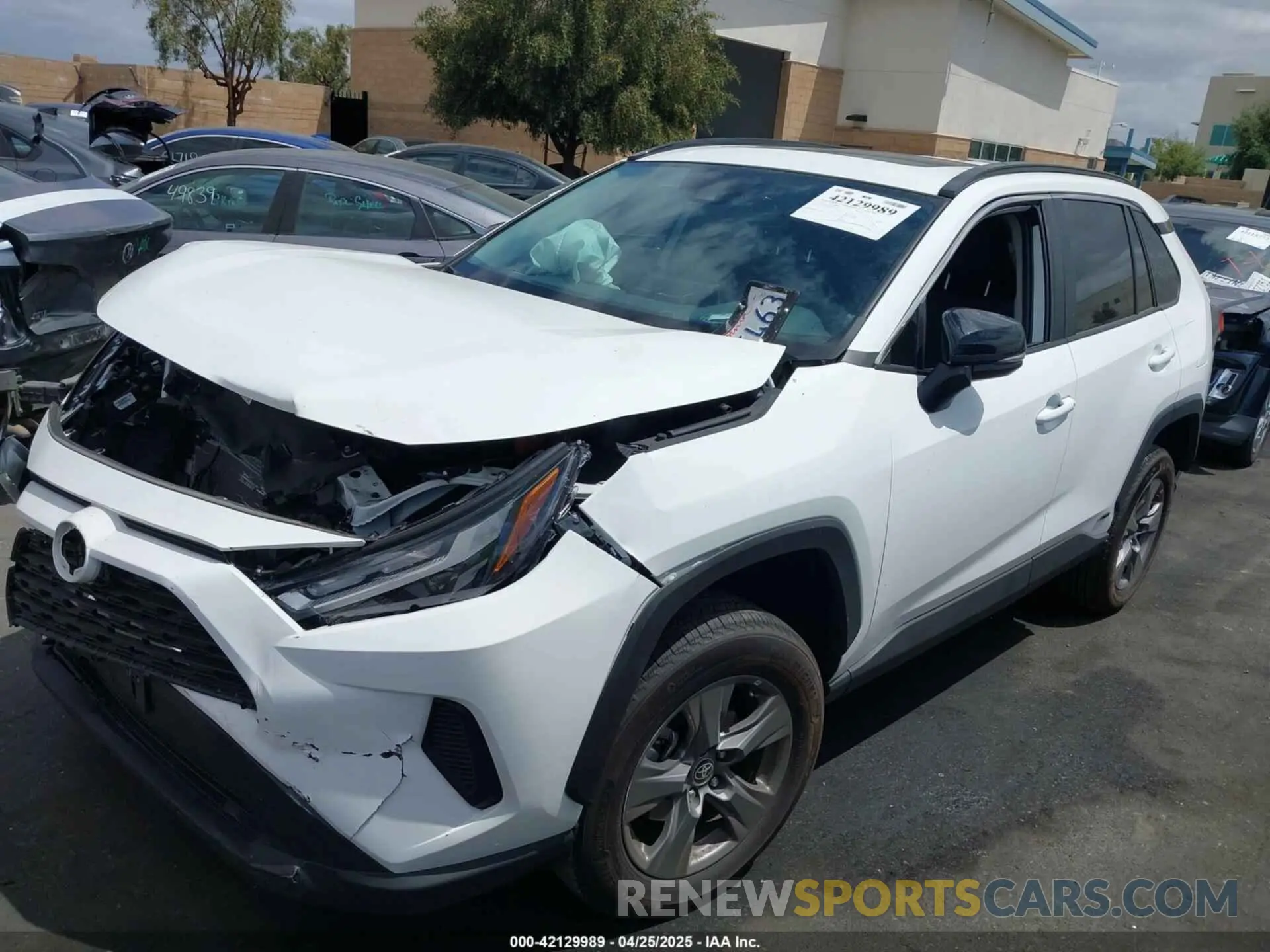 2 fotografías del automóvil dañado 4T3RWRFV8RU130923 TOYOTA RAV4 HYBRID 2024