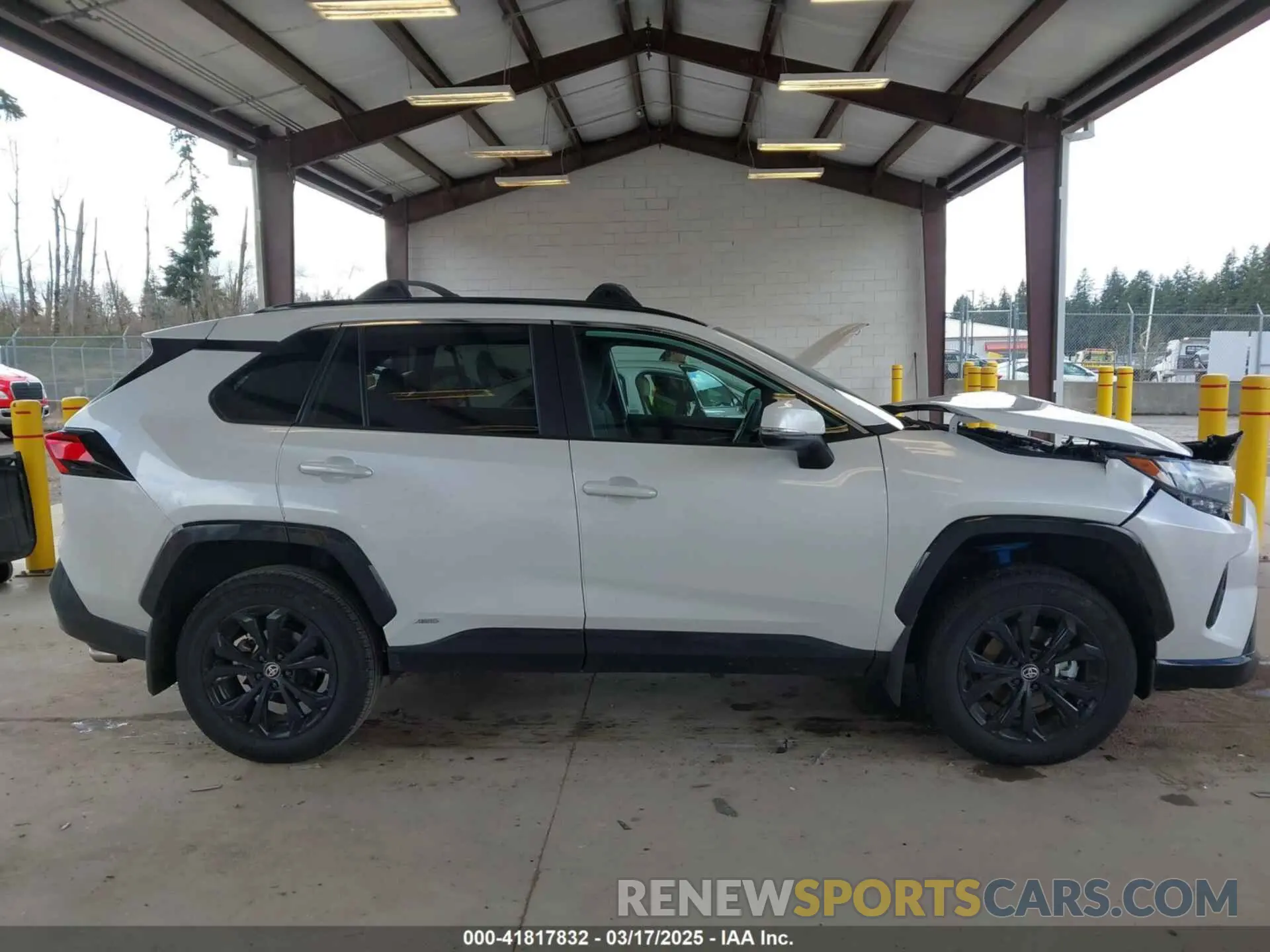 13 fotografías del automóvil dañado 4T3T6RFV3RU163656 TOYOTA RAV4 HYBRID 2024
