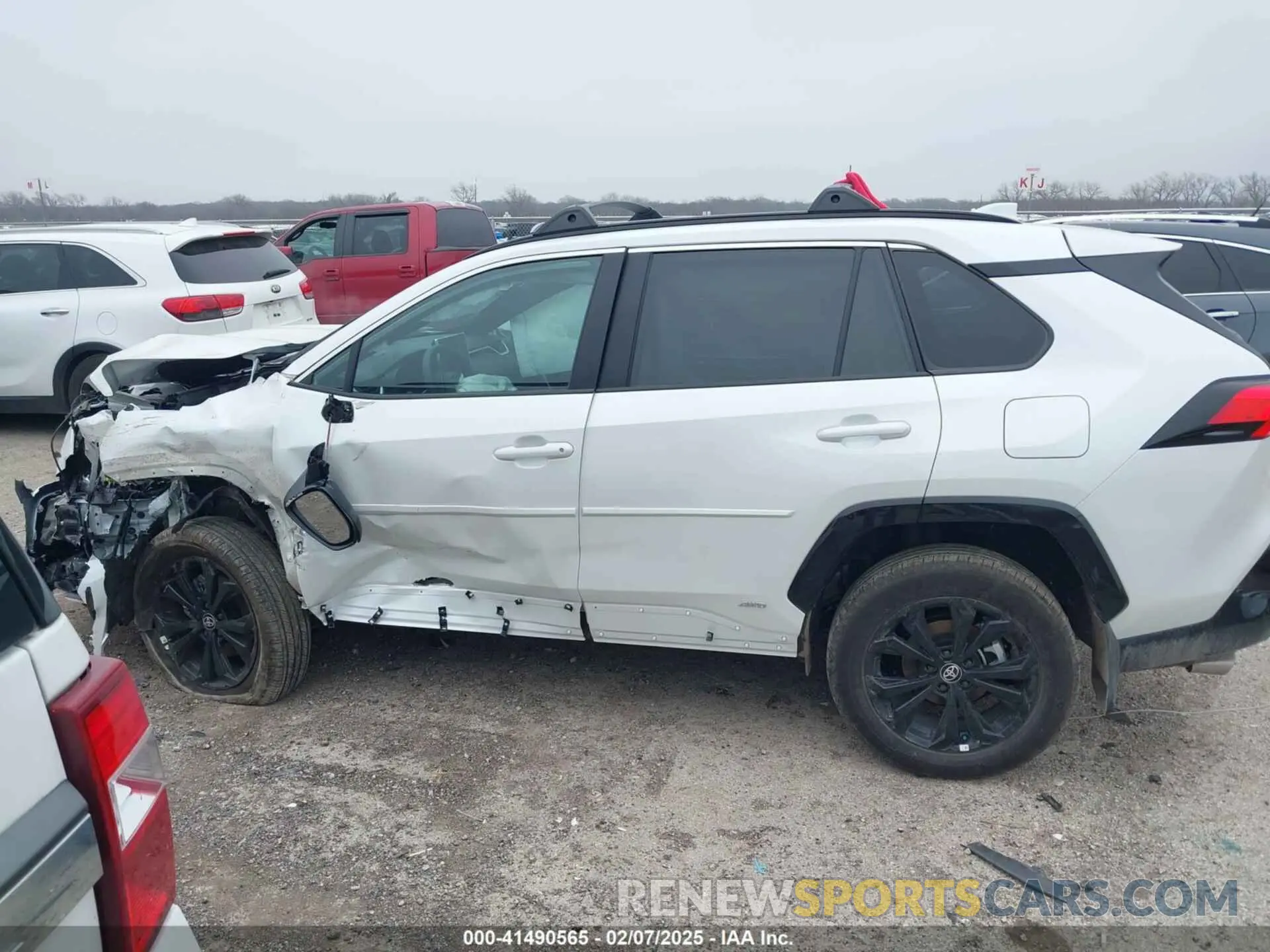 14 fotografías del automóvil dañado 4T3T6RFV6RU166065 TOYOTA RAV4 HYBRID 2024