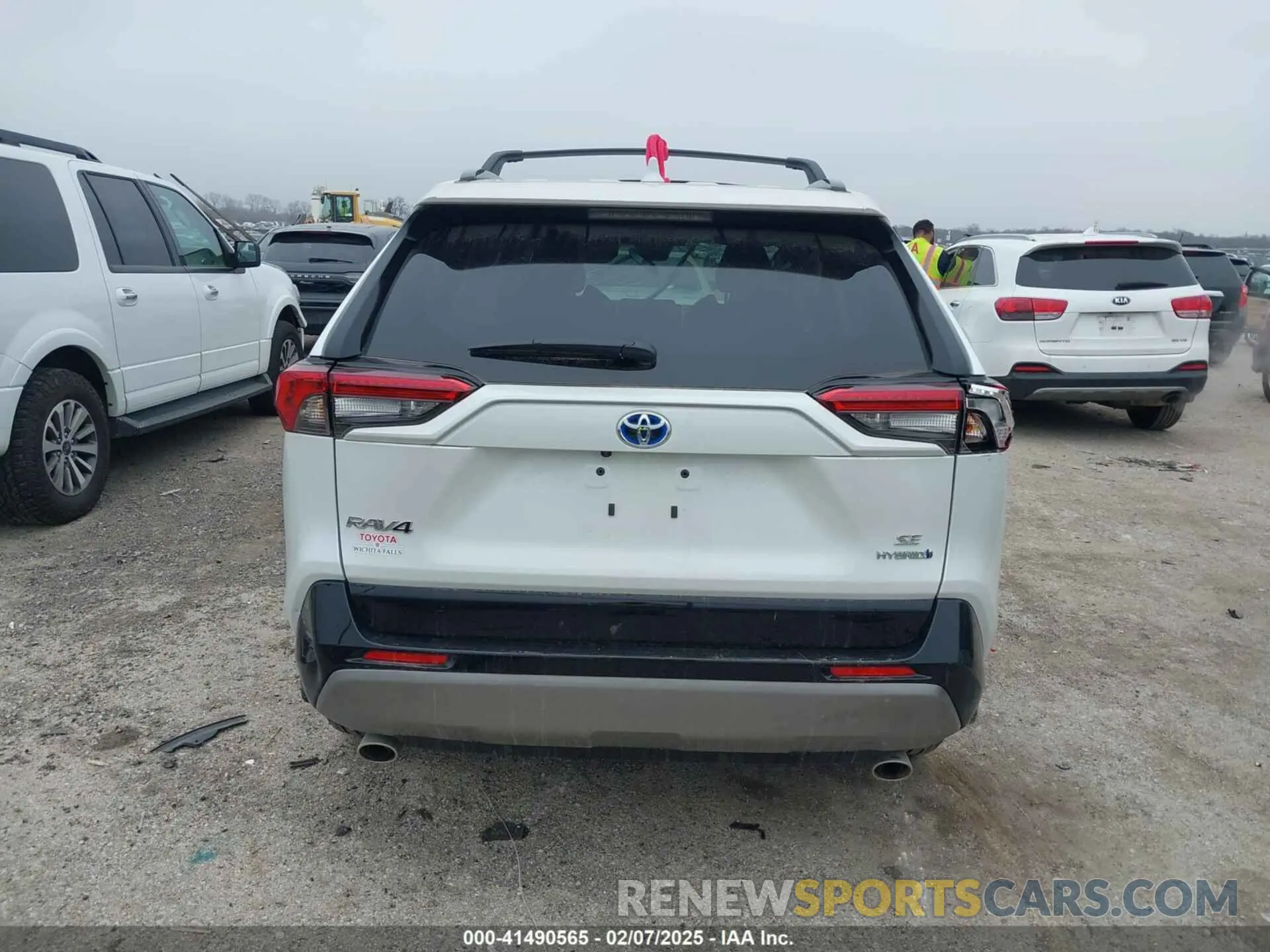 16 fotografías del automóvil dañado 4T3T6RFV6RU166065 TOYOTA RAV4 HYBRID 2024