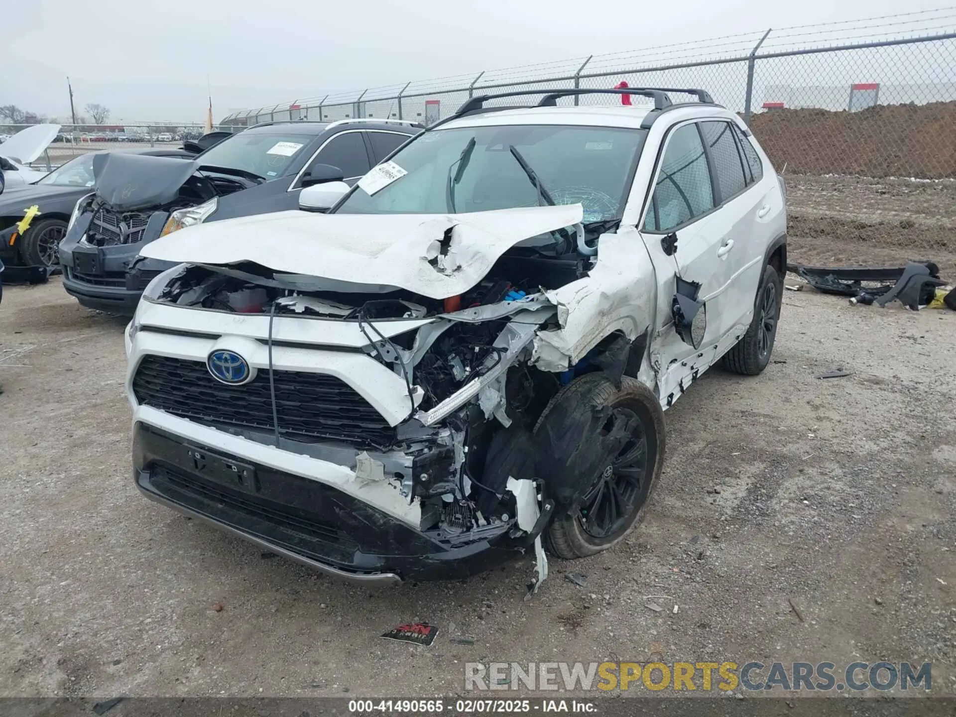 2 fotografías del automóvil dañado 4T3T6RFV6RU166065 TOYOTA RAV4 HYBRID 2024
