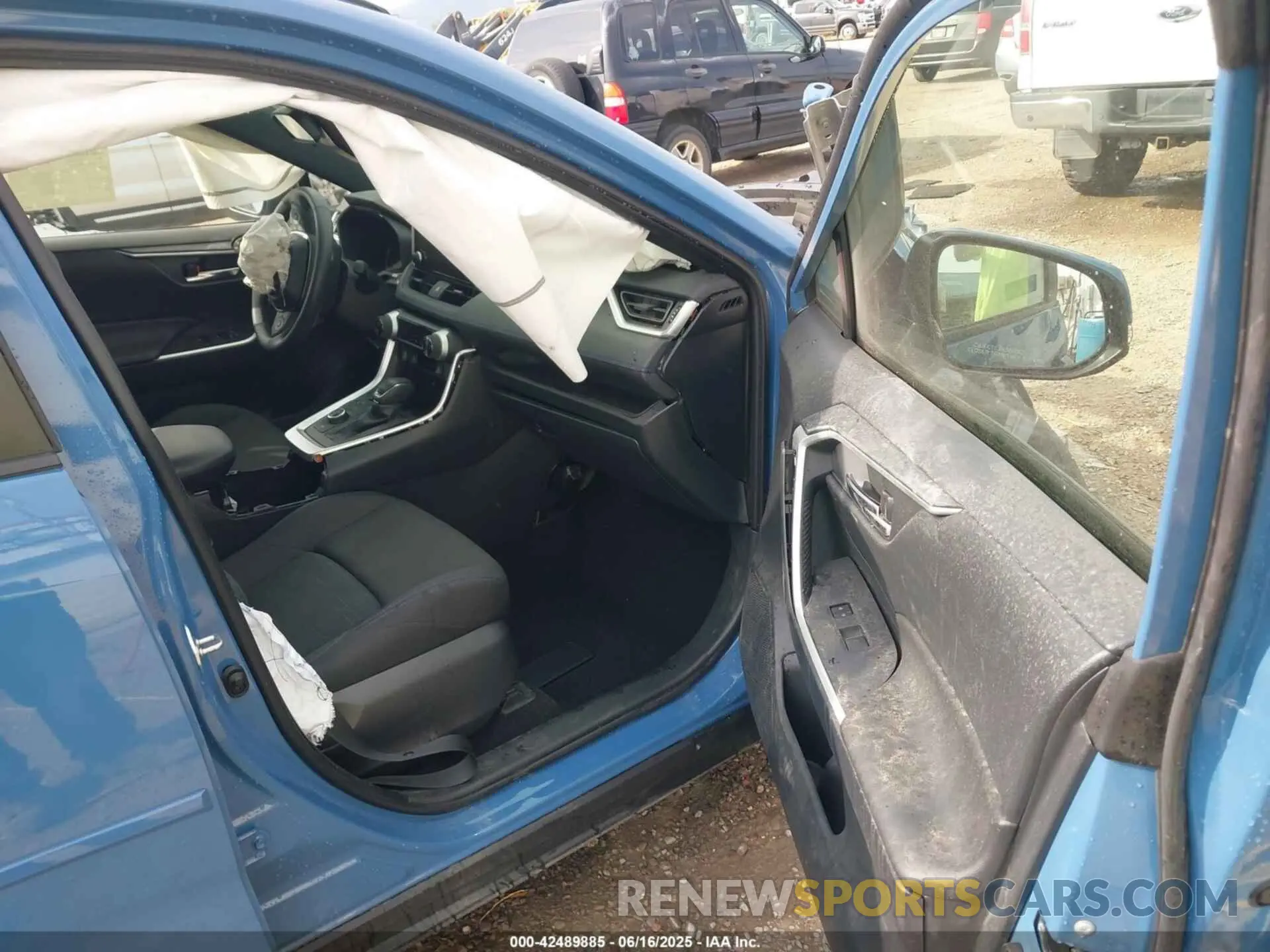 5 fotografías del automóvil dañado JTM16RFV4RD139533 TOYOTA RAV4 HYBRID 2024