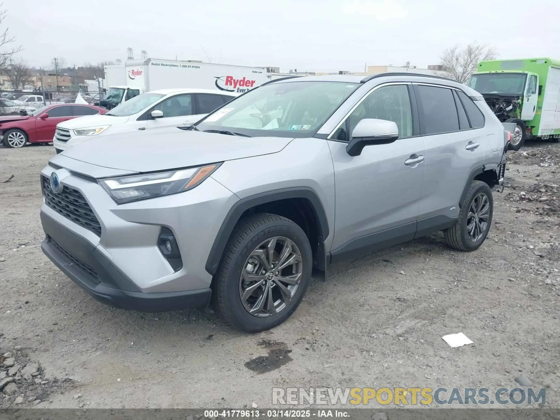 2 fotografías del automóvil dañado JTMB6RFV0RD140022 TOYOTA RAV4 HYBRID 2024