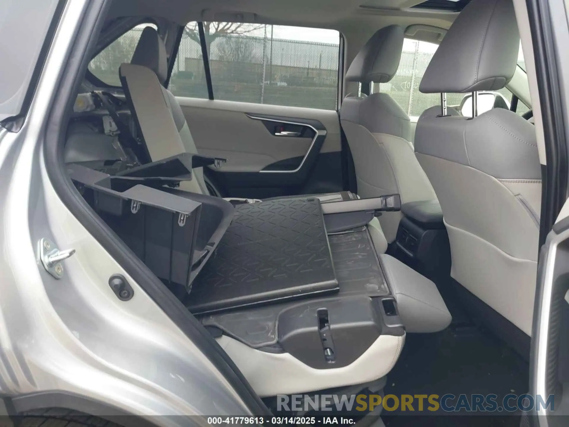 8 fotografías del automóvil dañado JTMB6RFV0RD140022 TOYOTA RAV4 HYBRID 2024