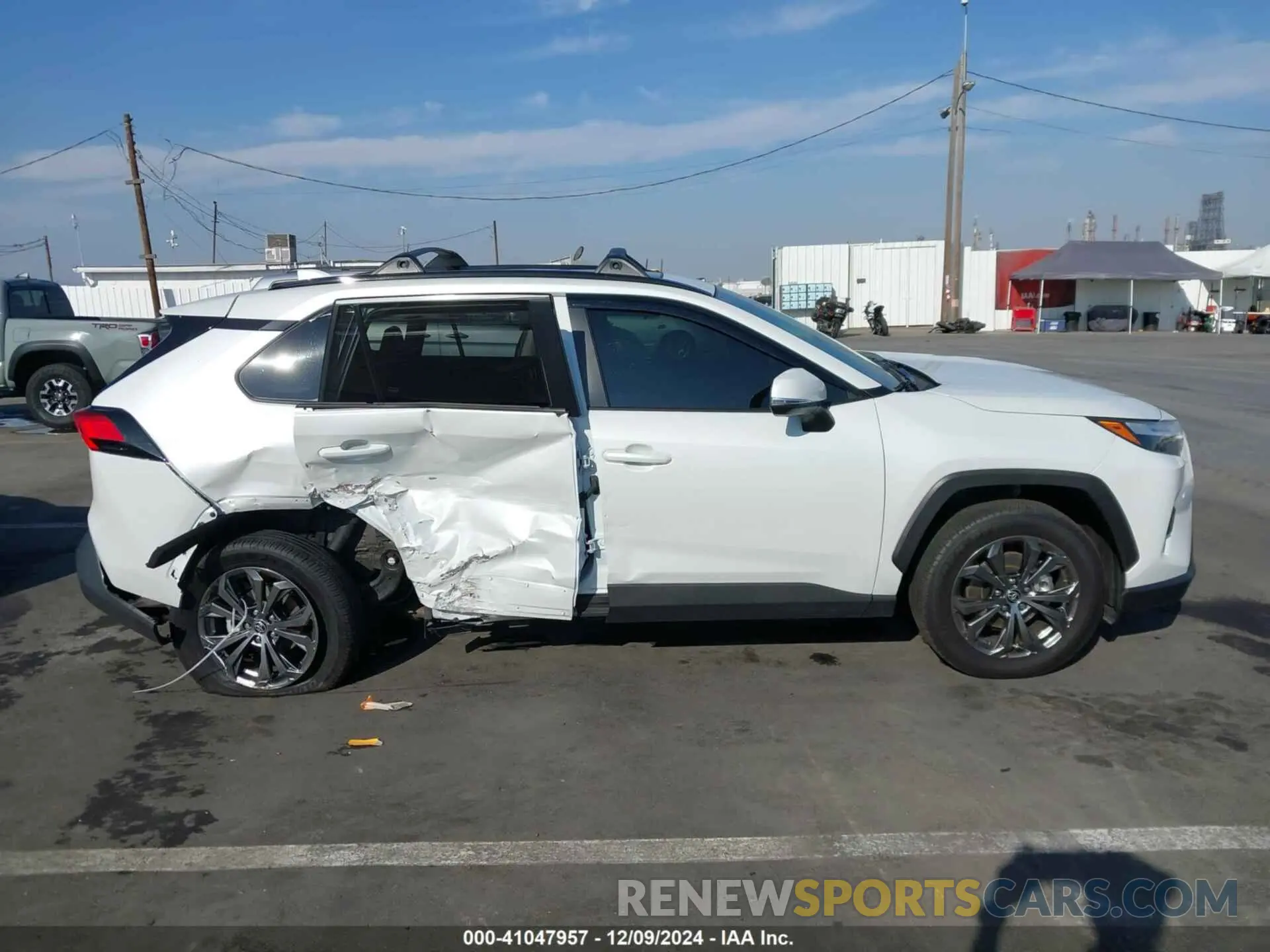 13 fotografías del automóvil dañado JTMB6RFV1RD550375 TOYOTA RAV4 HYBRID 2024