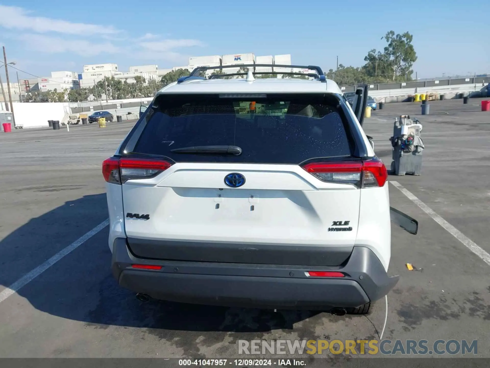 16 fotografías del automóvil dañado JTMB6RFV1RD550375 TOYOTA RAV4 HYBRID 2024