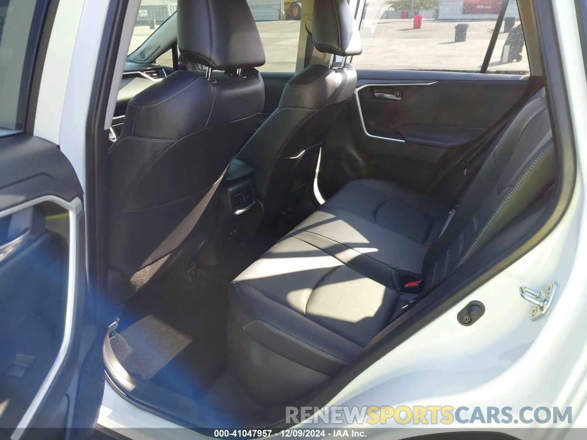 8 fotografías del automóvil dañado JTMB6RFV1RD550375 TOYOTA RAV4 HYBRID 2024