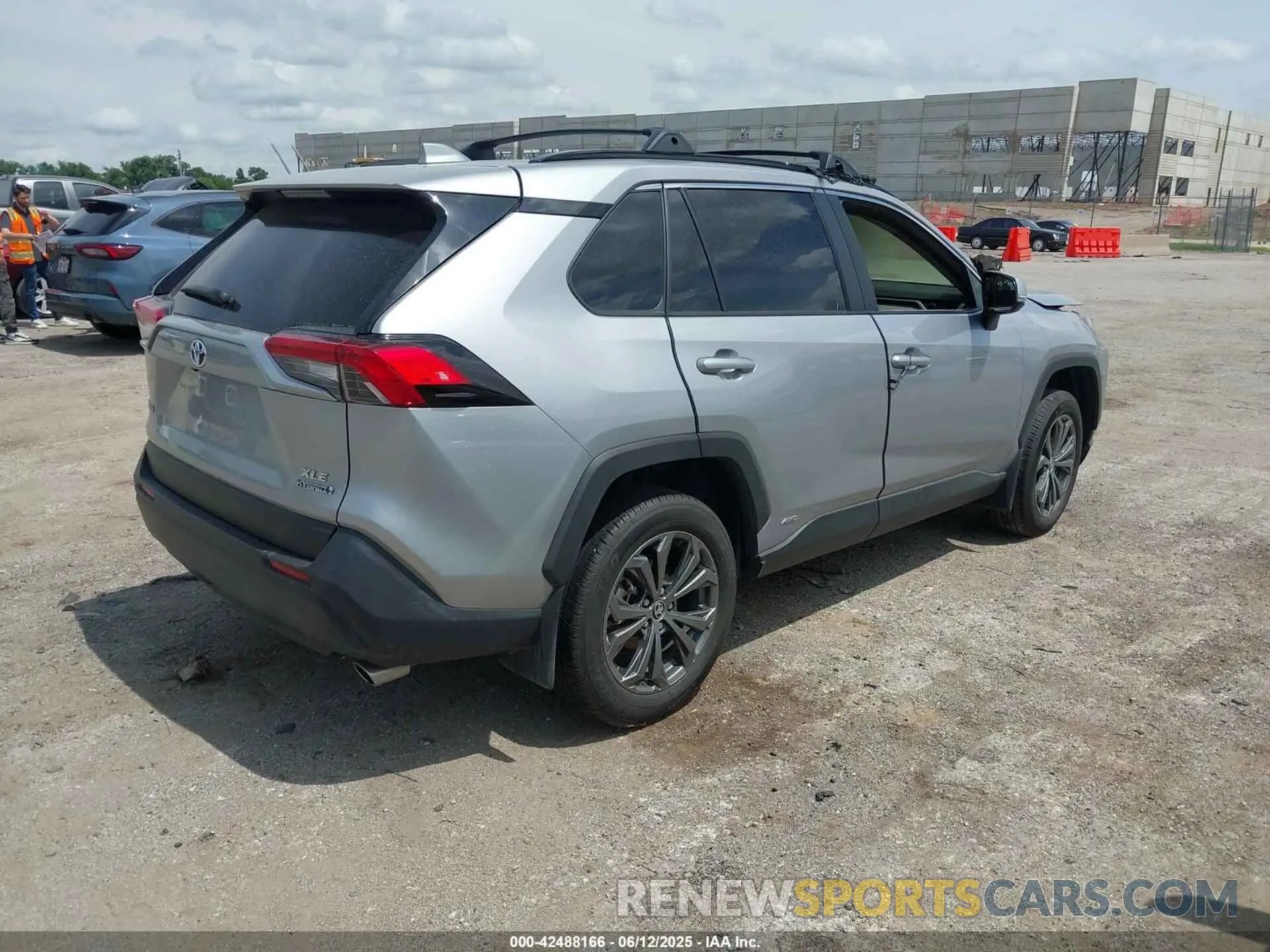 4 fotografías del automóvil dañado JTMB6RFV4RD138046 TOYOTA RAV4 HYBRID 2024