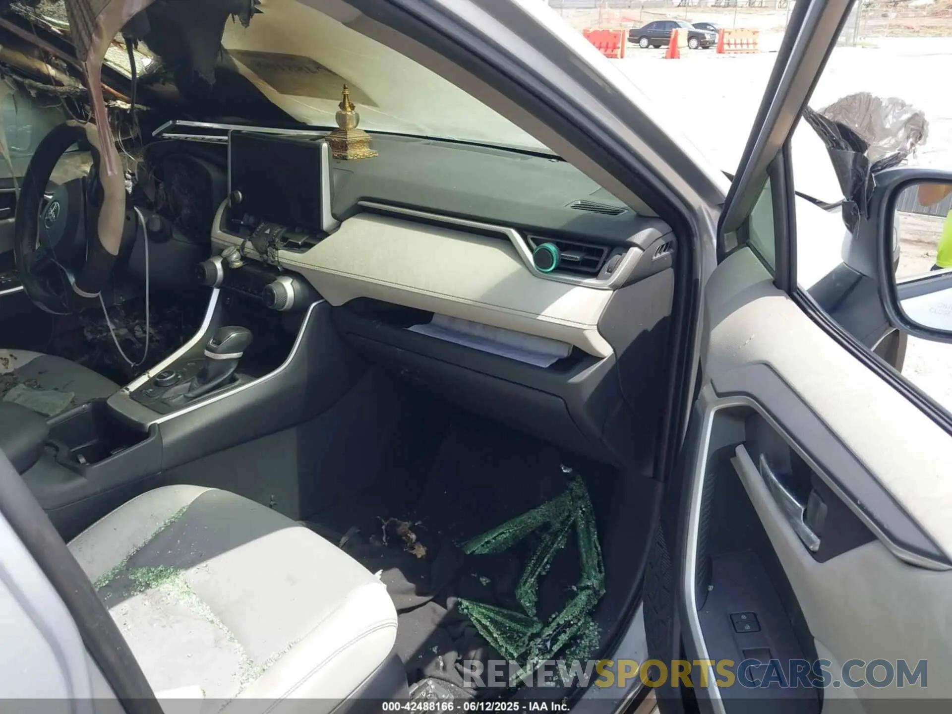5 fotografías del automóvil dañado JTMB6RFV4RD138046 TOYOTA RAV4 HYBRID 2024