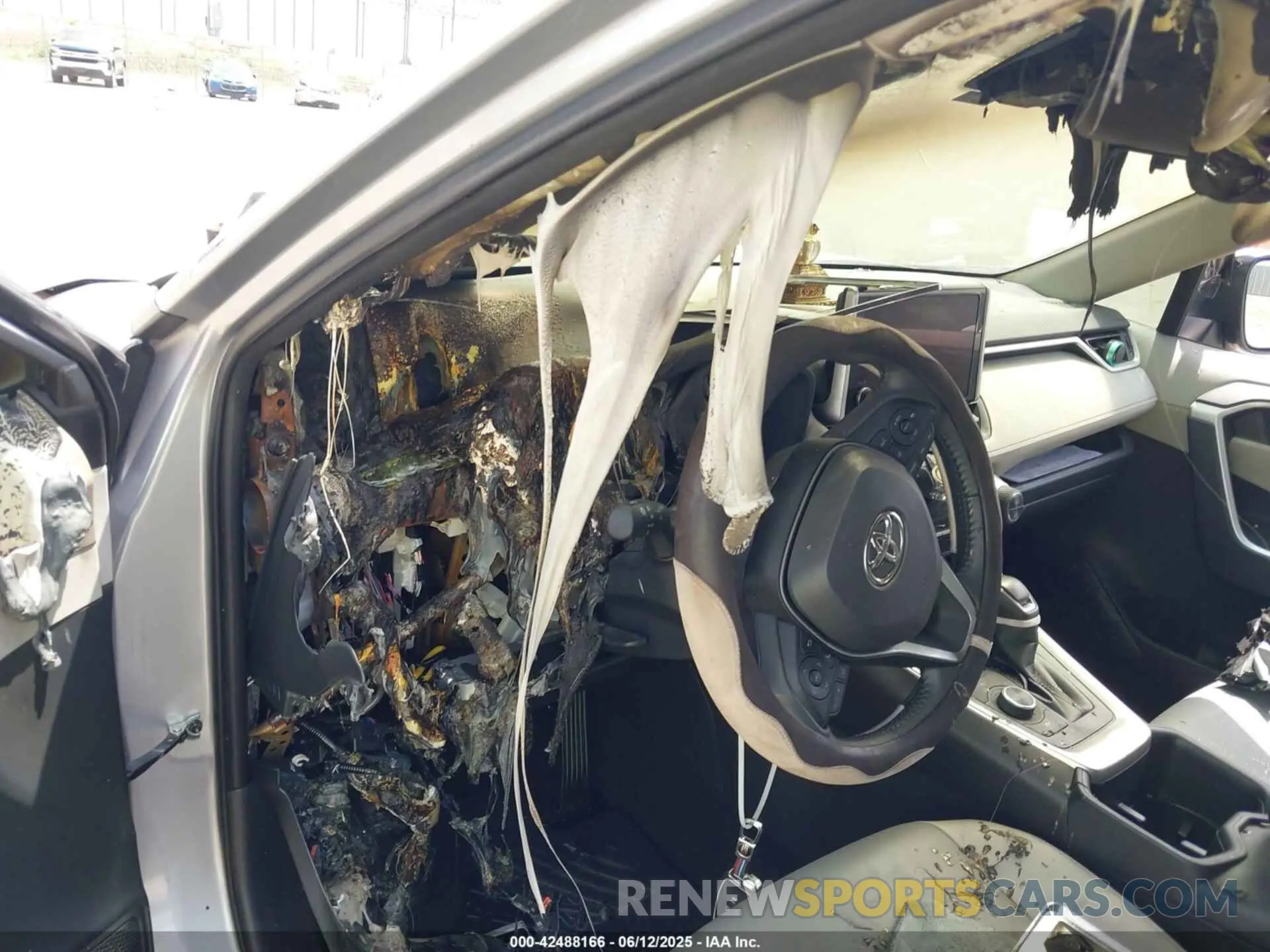 6 fotografías del automóvil dañado JTMB6RFV4RD138046 TOYOTA RAV4 HYBRID 2024
