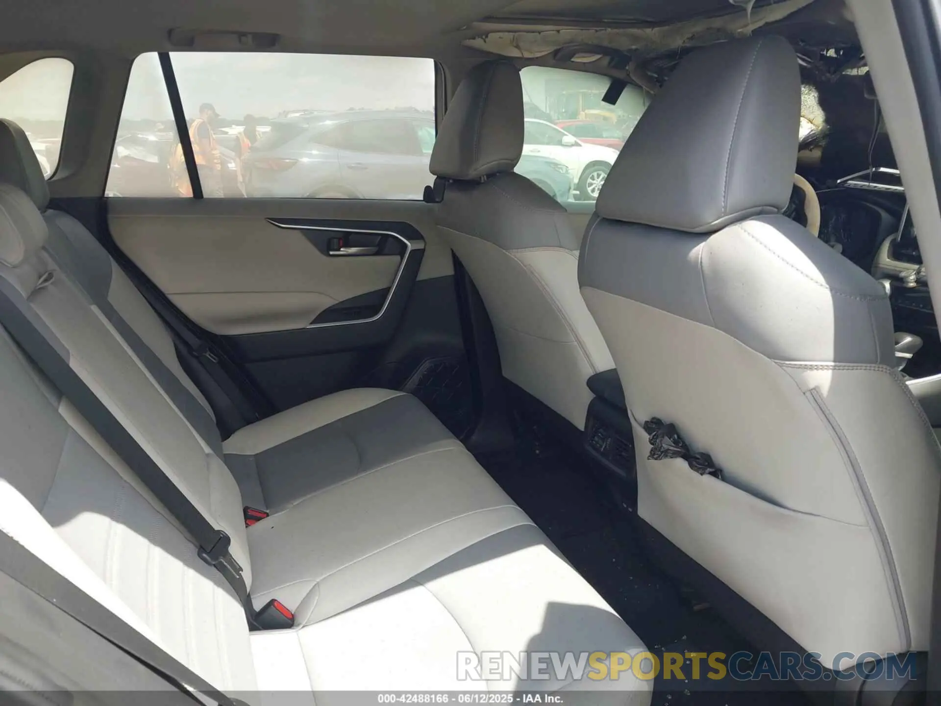 8 fotografías del automóvil dañado JTMB6RFV4RD138046 TOYOTA RAV4 HYBRID 2024
