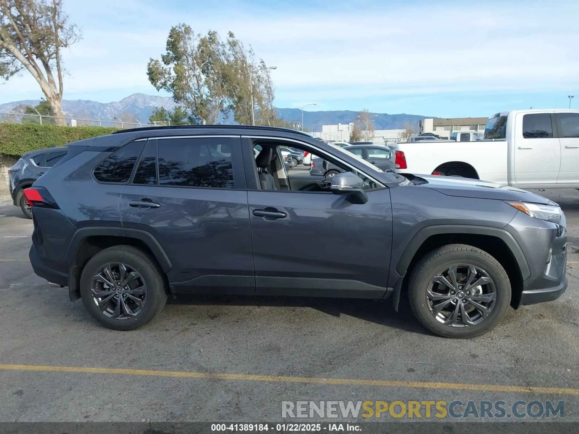 13 fotografías del automóvil dañado JTMB6RFV6RD123919 TOYOTA RAV4 HYBRID 2024
